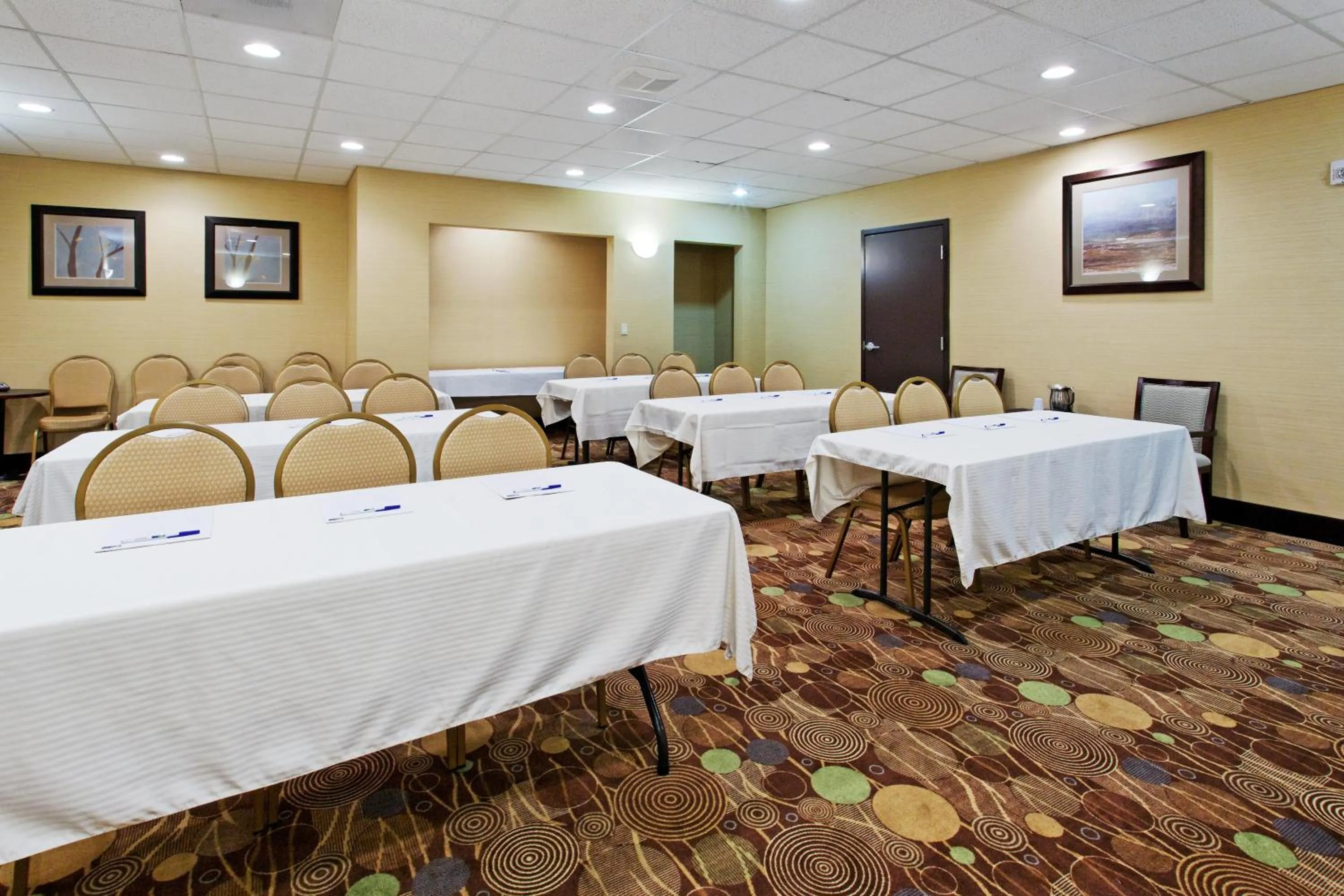 Meeting/conference room in Holiday Inn Express Benicia by IHG
