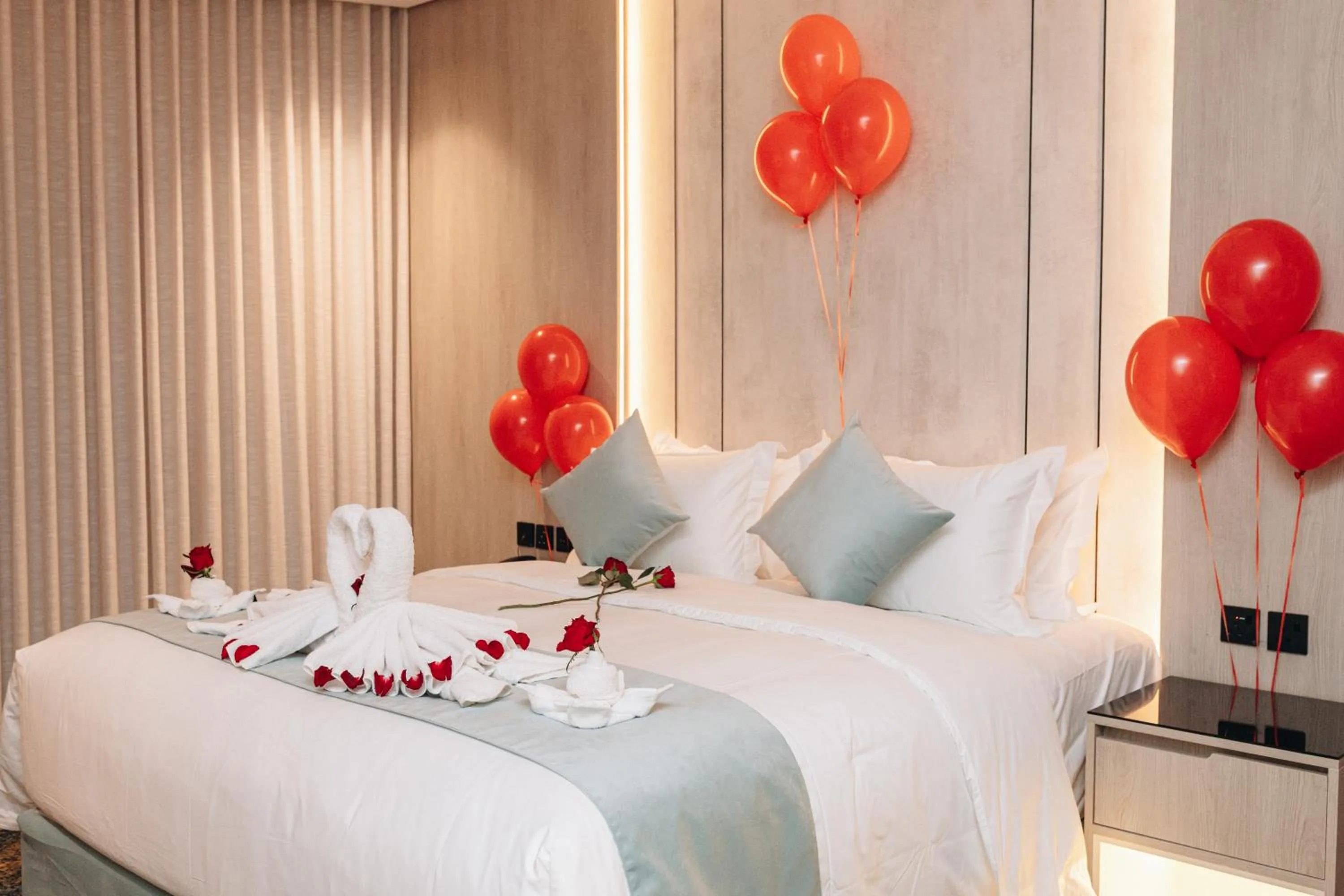 Bed in Rose Garden Hotel فندق روز جاردن
