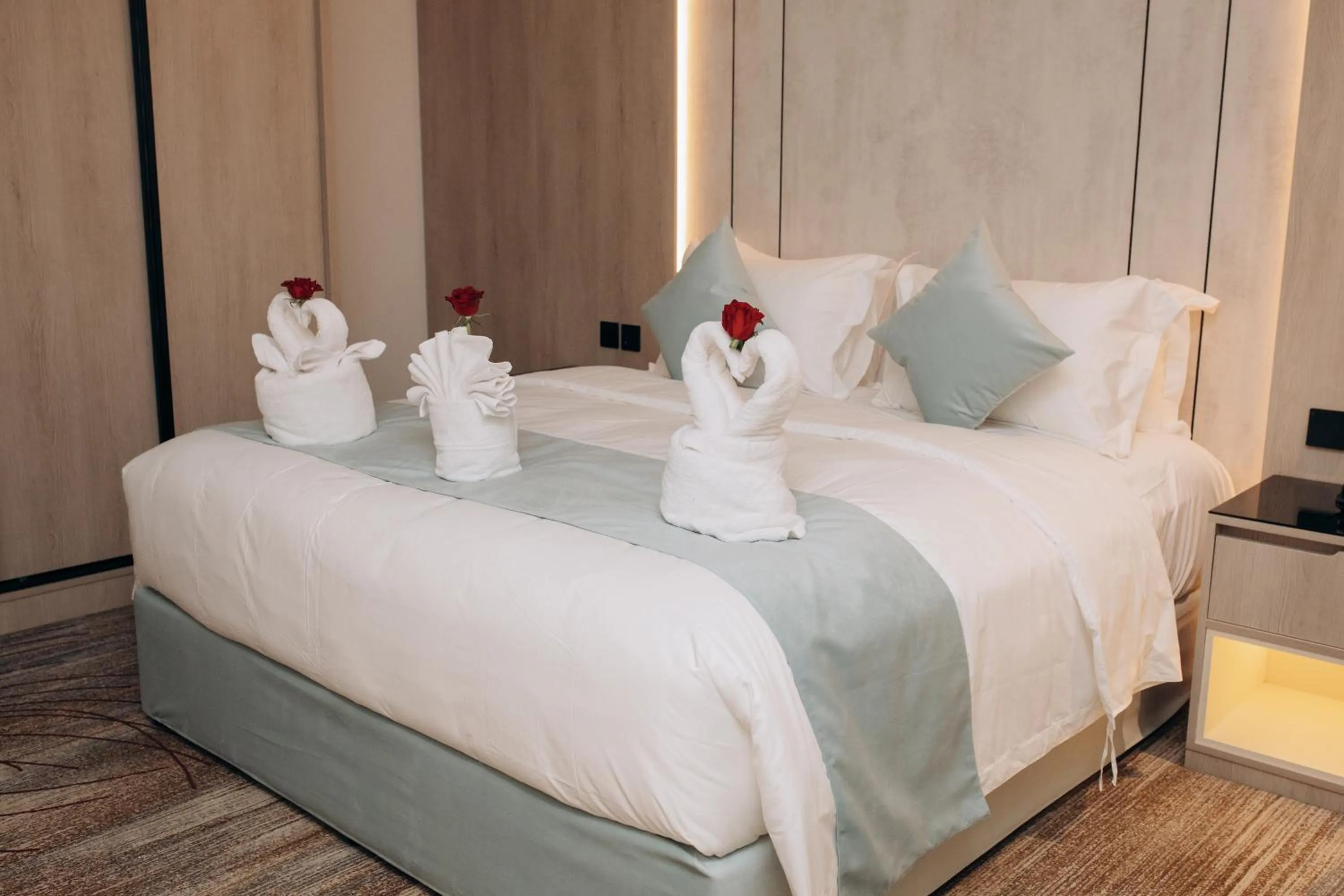 Bed in Rose Garden Hotel فندق روز جاردن