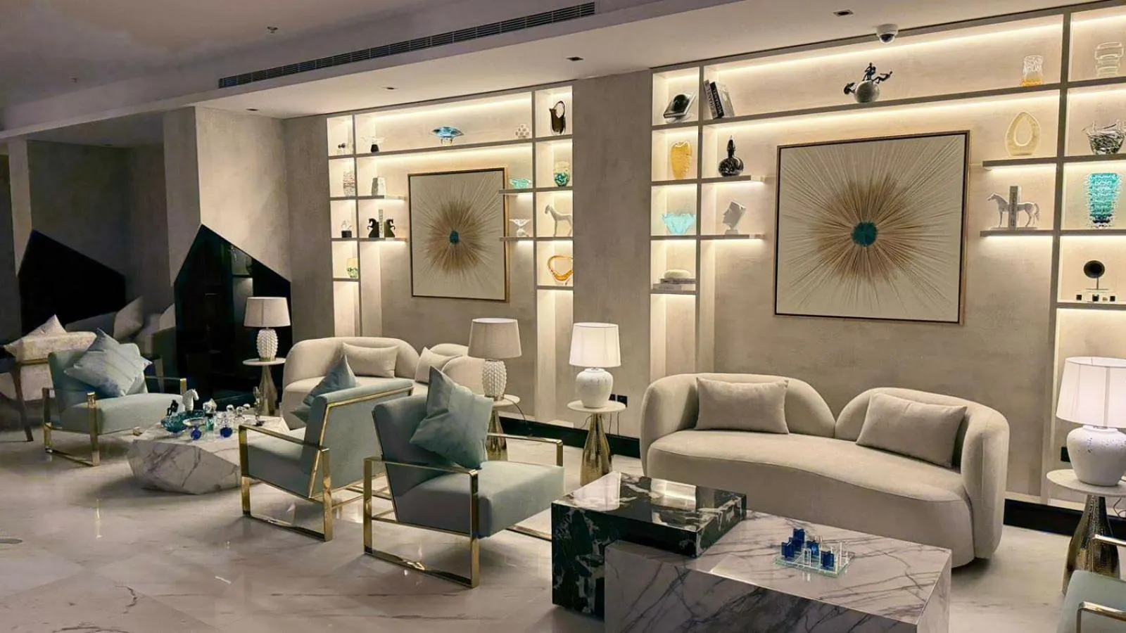 Seating area in Rose Garden Hotel فندق روز جاردن