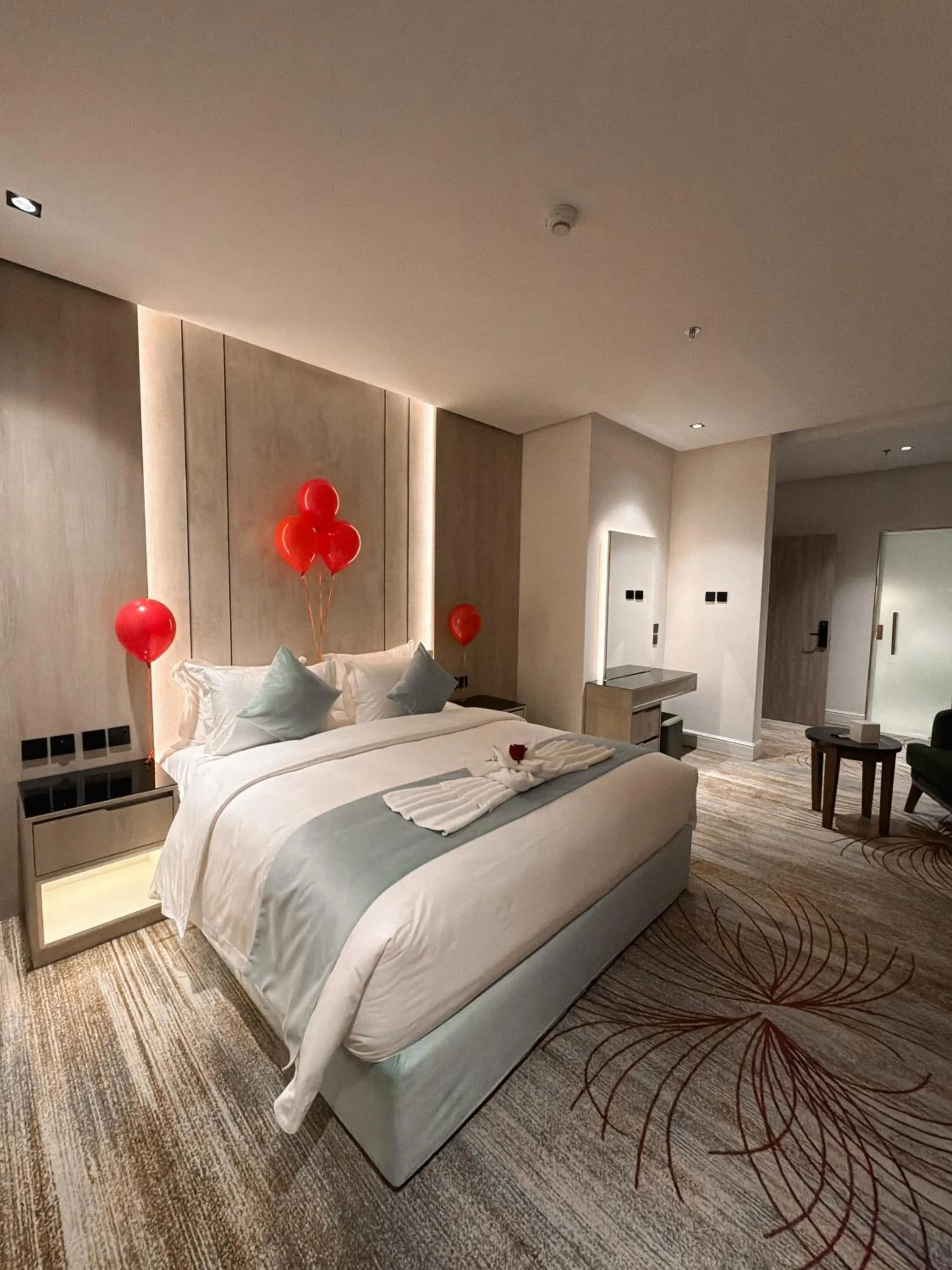 Bed in Rose Garden Hotel فندق روز جاردن