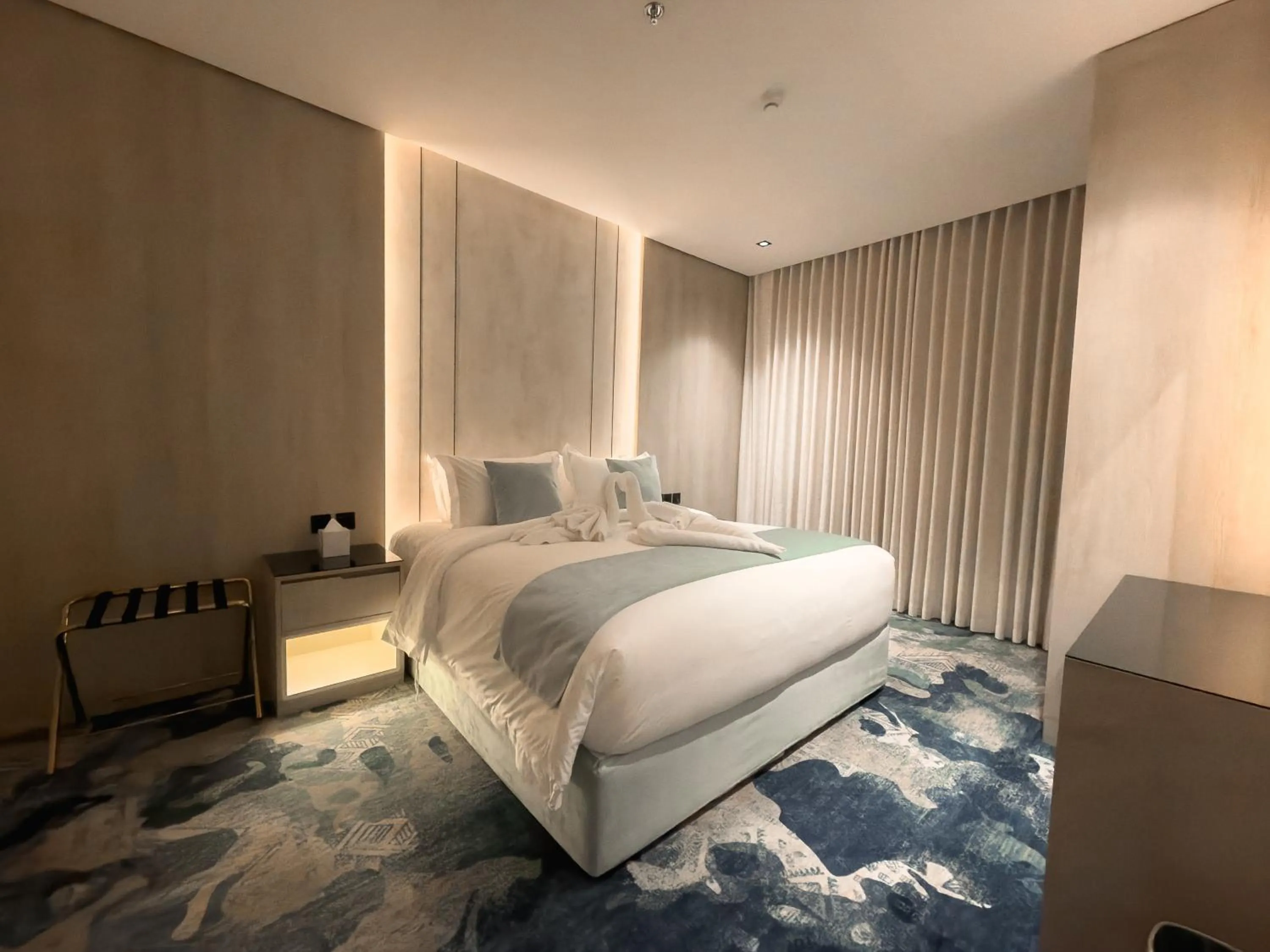 Bed in Rose Garden Hotel فندق روز جاردن