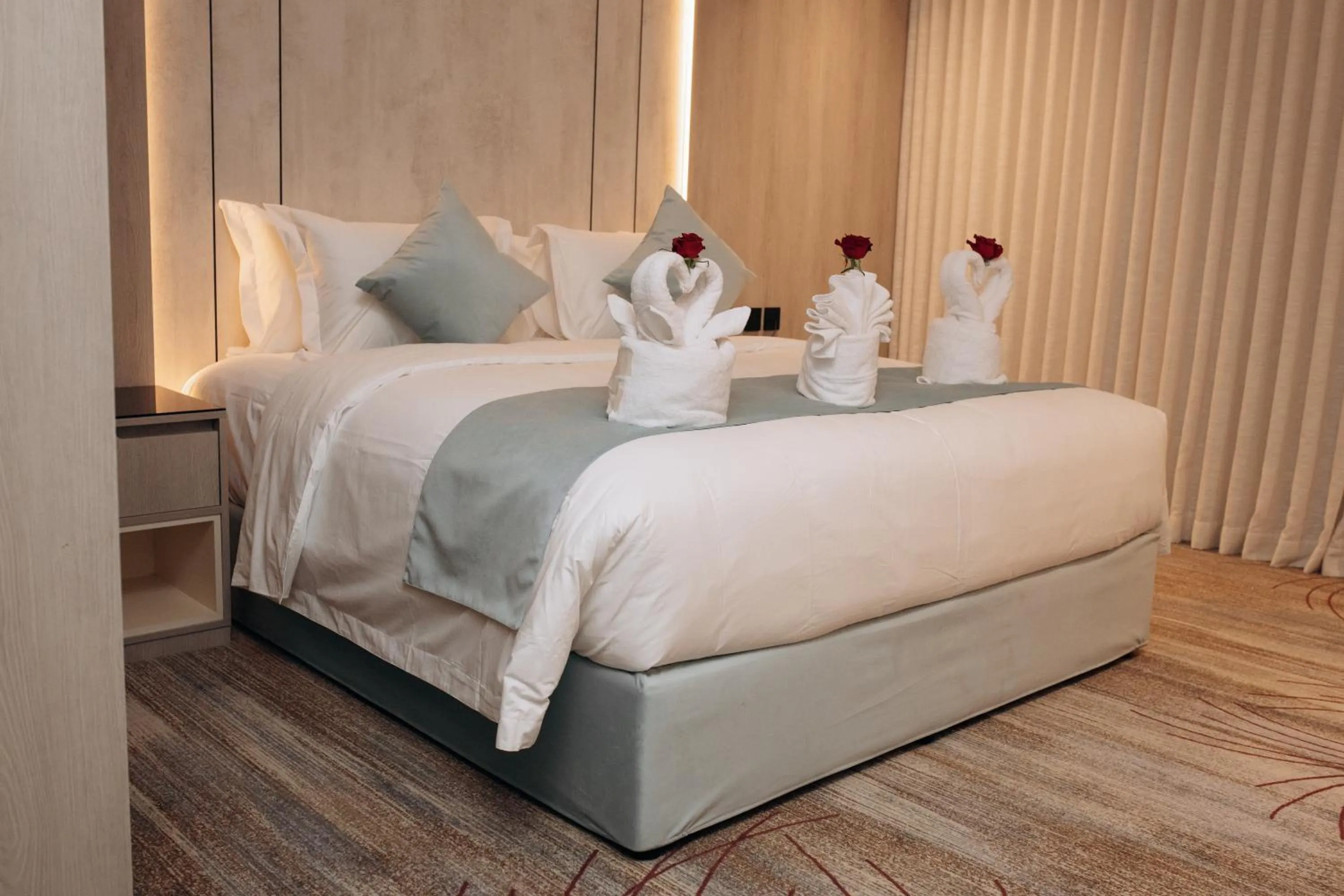 Bed in Rose Garden Hotel فندق روز جاردن