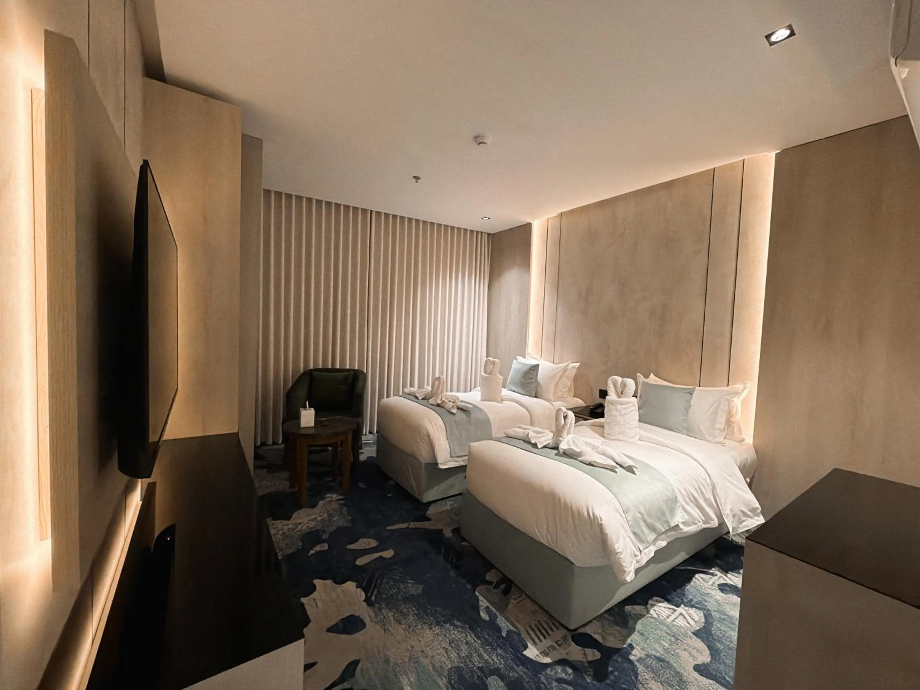 Bed in Rose Garden Hotel فندق روز جاردن