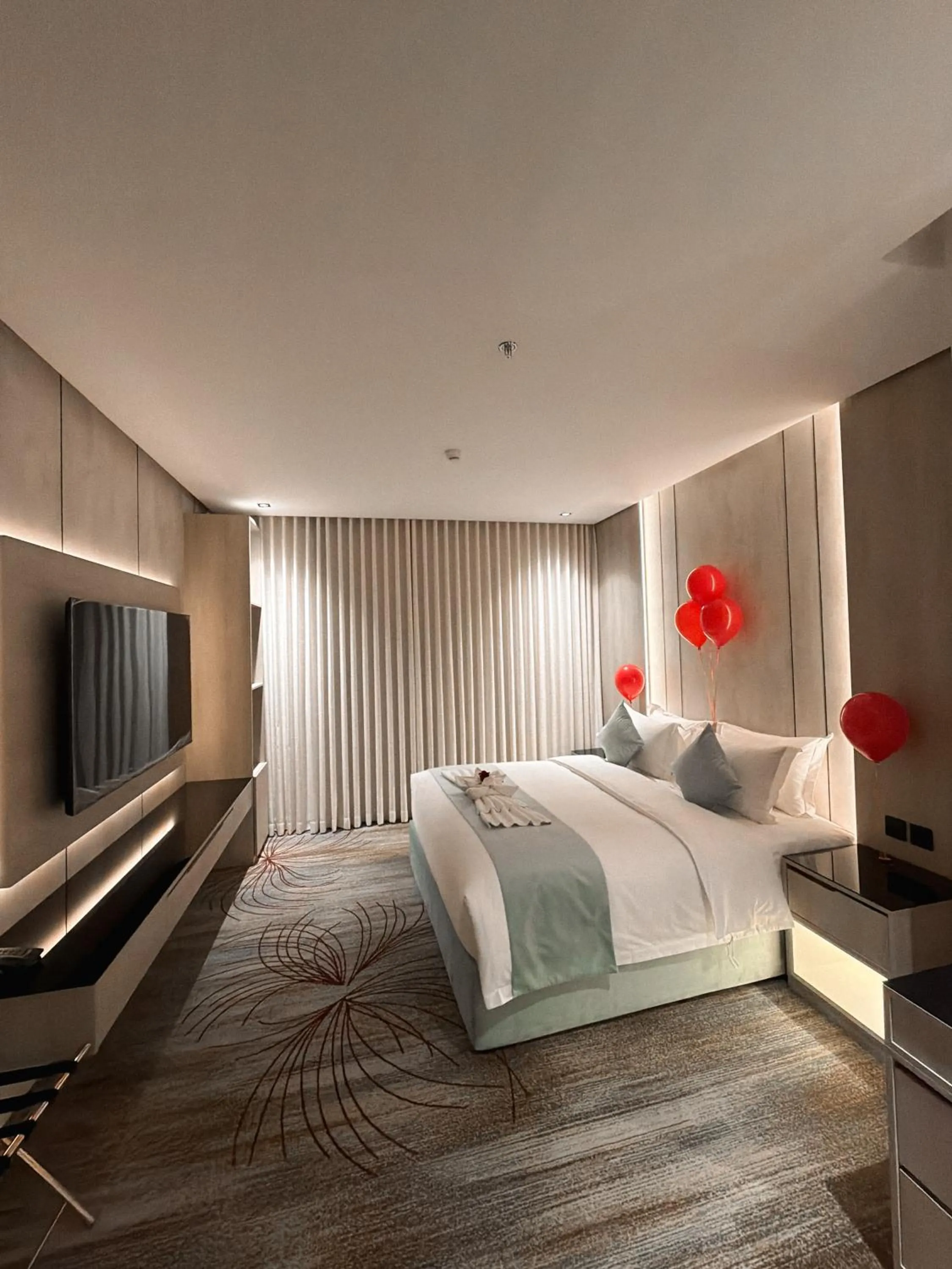 Bed in Rose Garden Hotel فندق روز جاردن