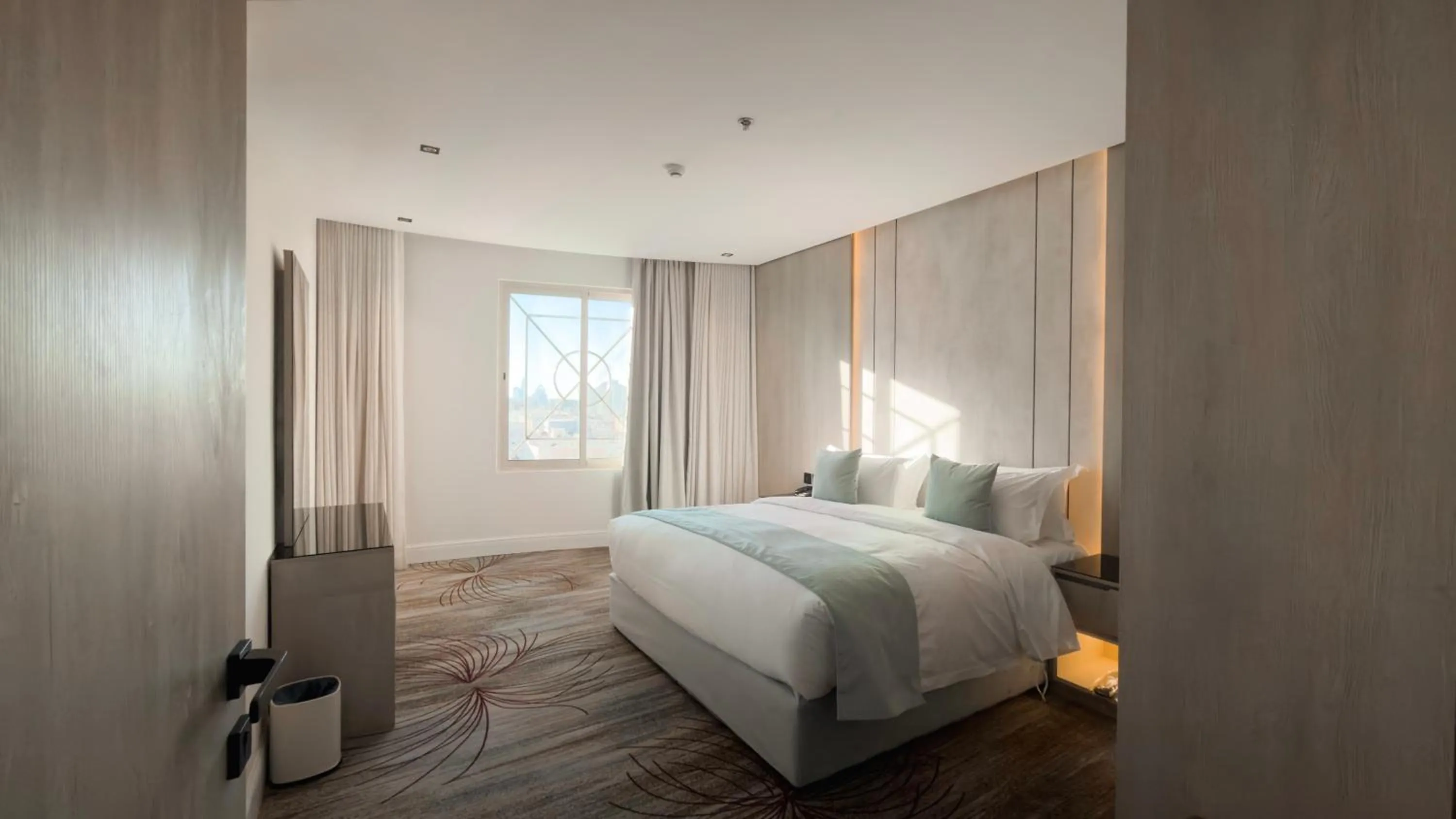 Bed in Rose Garden Hotel فندق روز جاردن