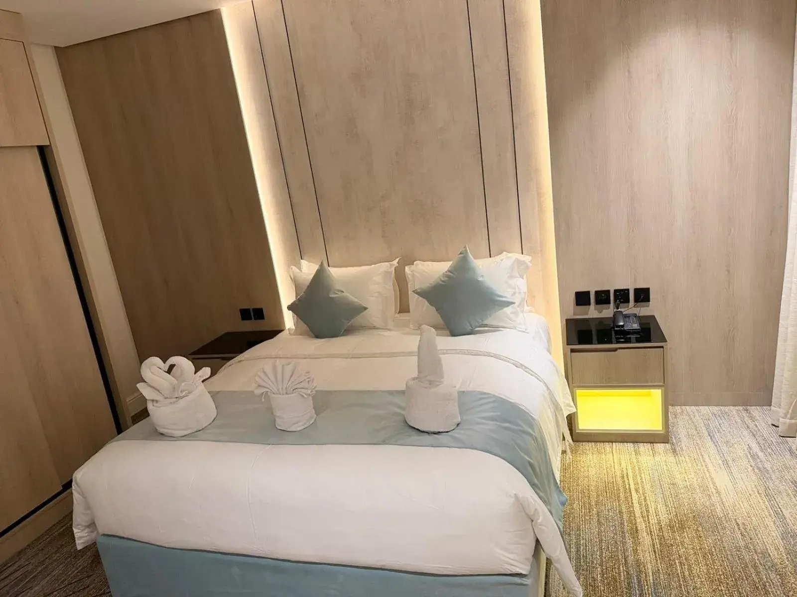 Bed in Rose Garden Hotel فندق روز جاردن Bed in Rose Garden Hotel فندق روز جاردن