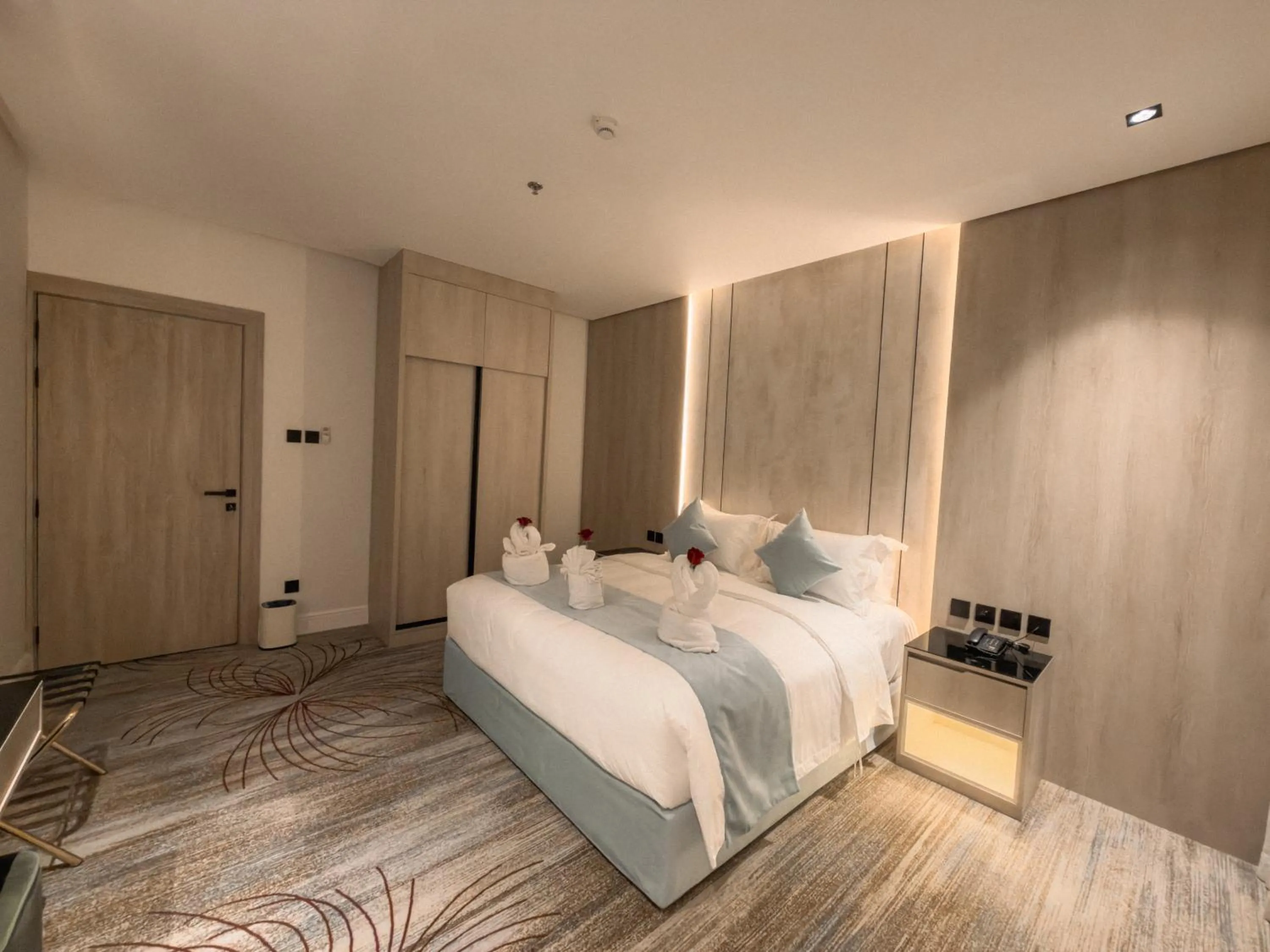 Bed in Rose Garden Hotel فندق روز جاردن