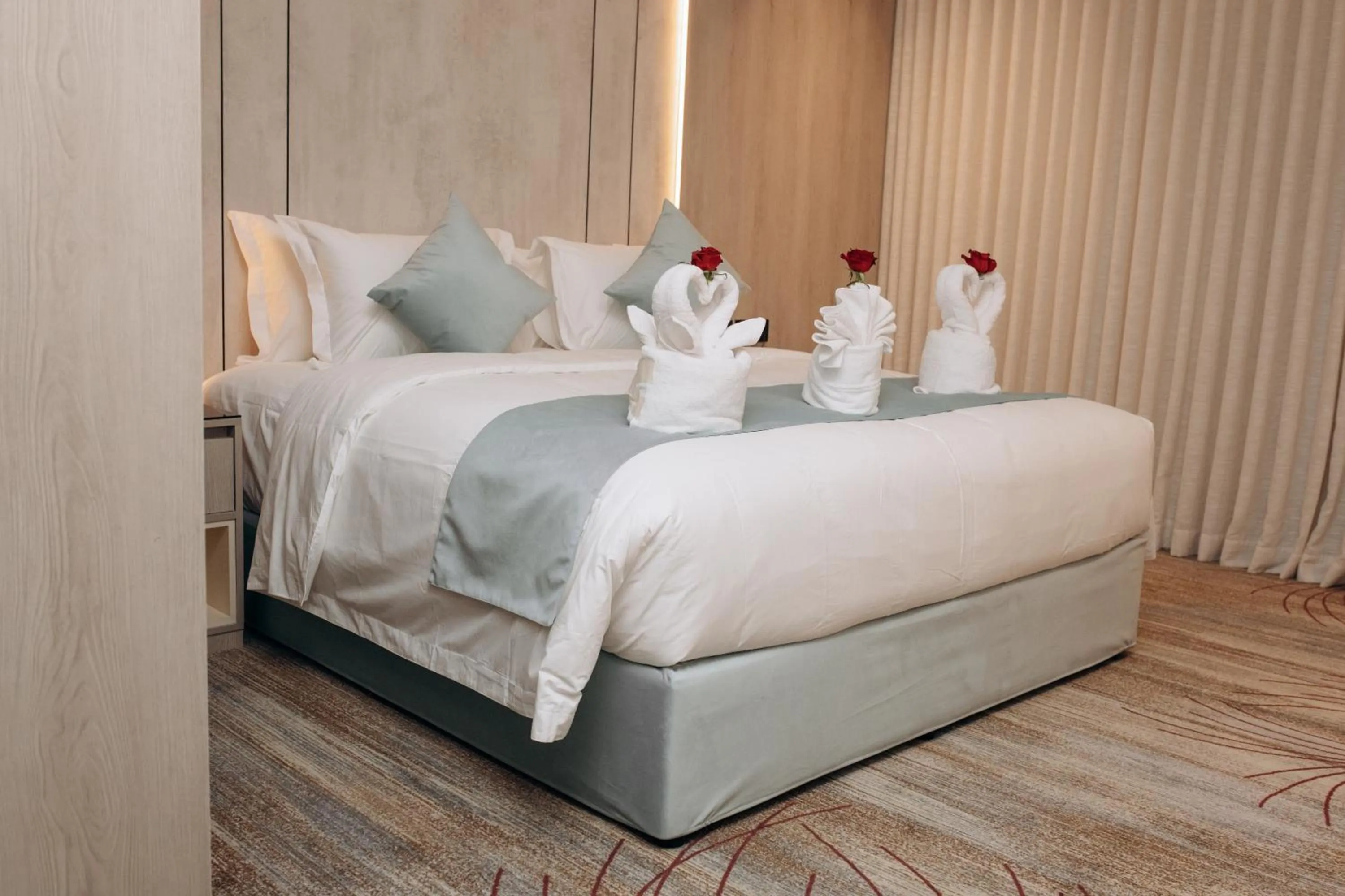 Bed in Rose Garden Hotel فندق روز جاردن