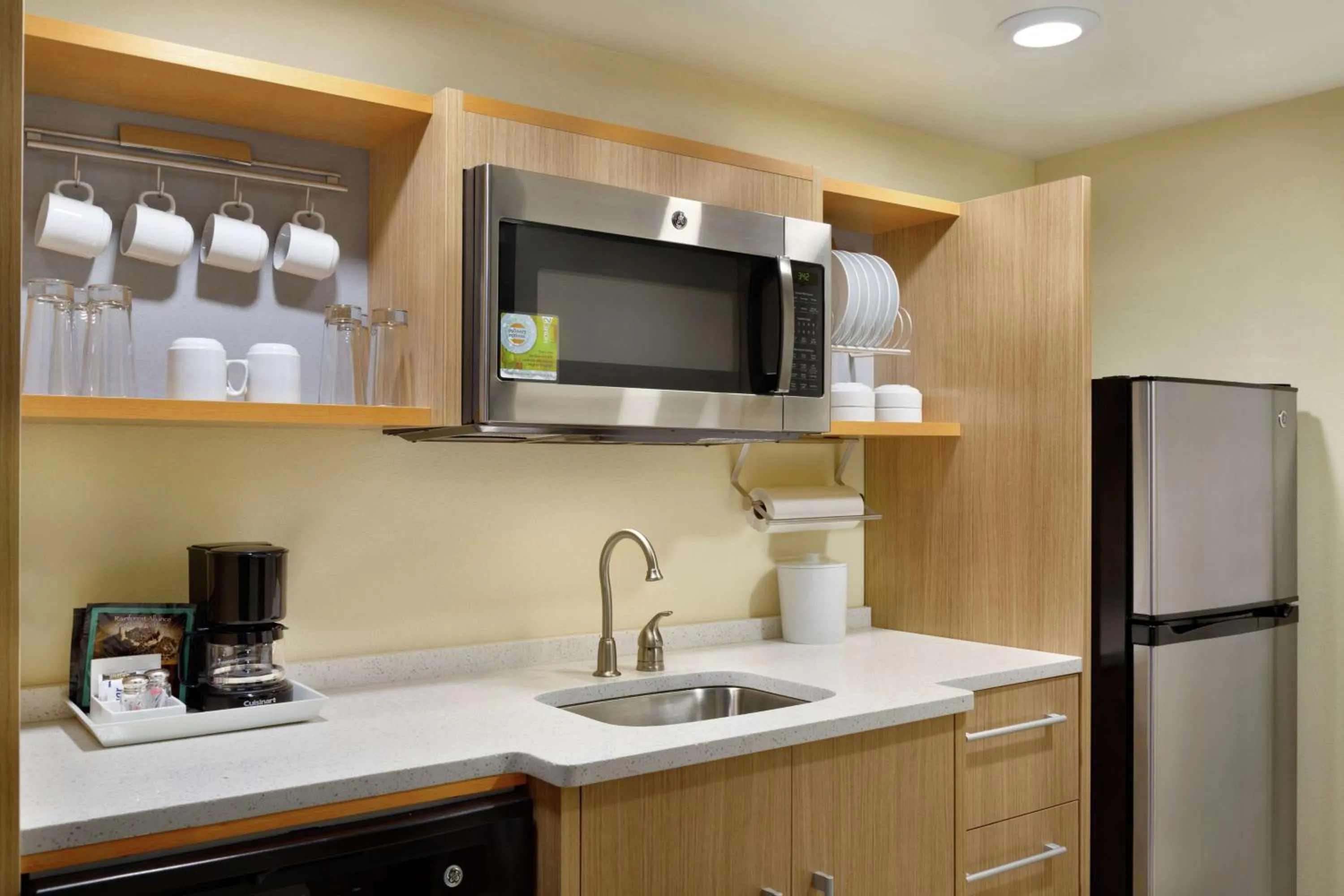 Kitchen or kitchenette in Home2 Suites by Hilton Grovetown Augusta Area