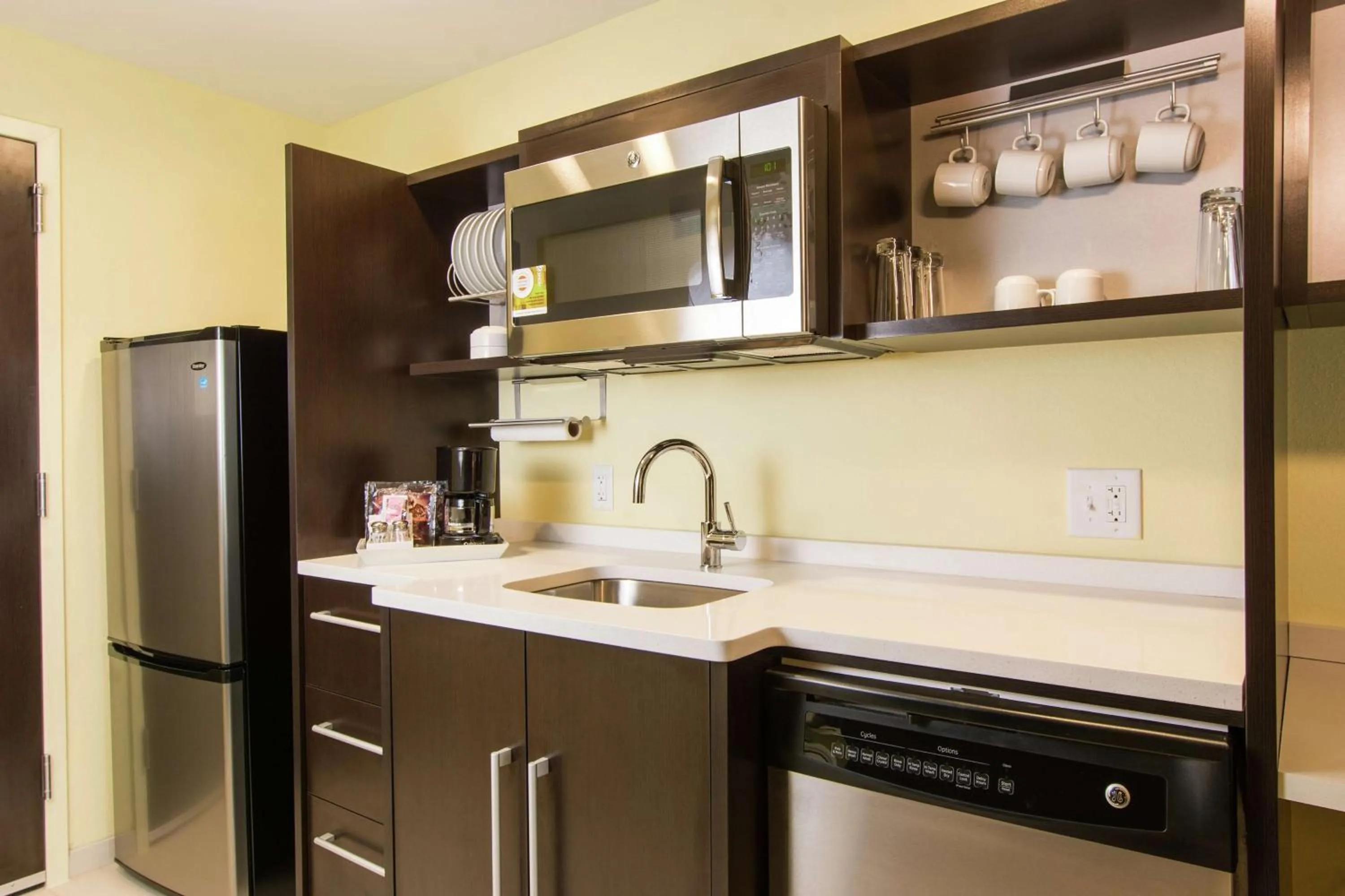 Kitchen or kitchenette in Home2 Suites by Hilton Atlanta Newnan