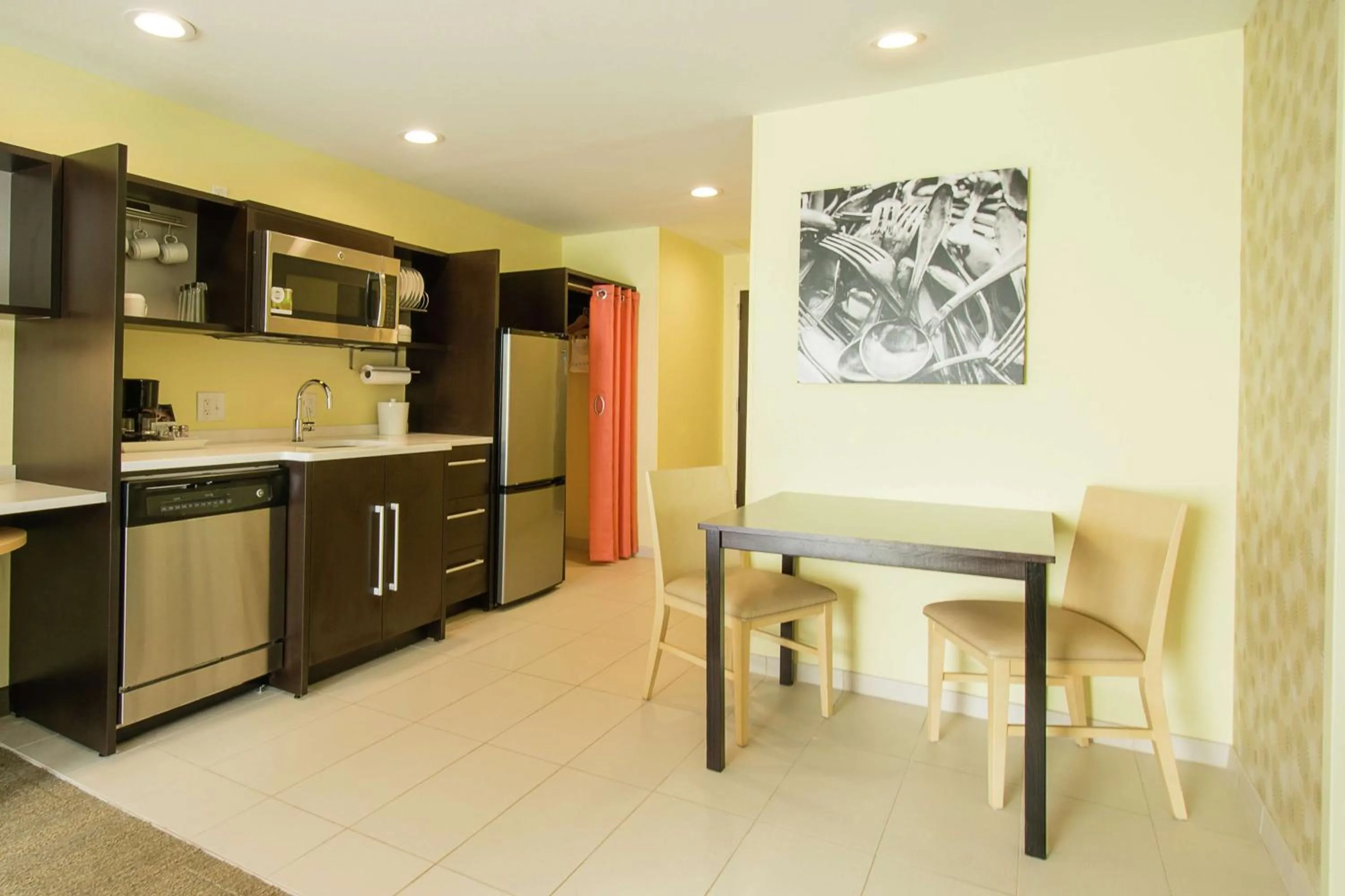 Kitchen or kitchenette in Home2 Suites by Hilton Atlanta Newnan