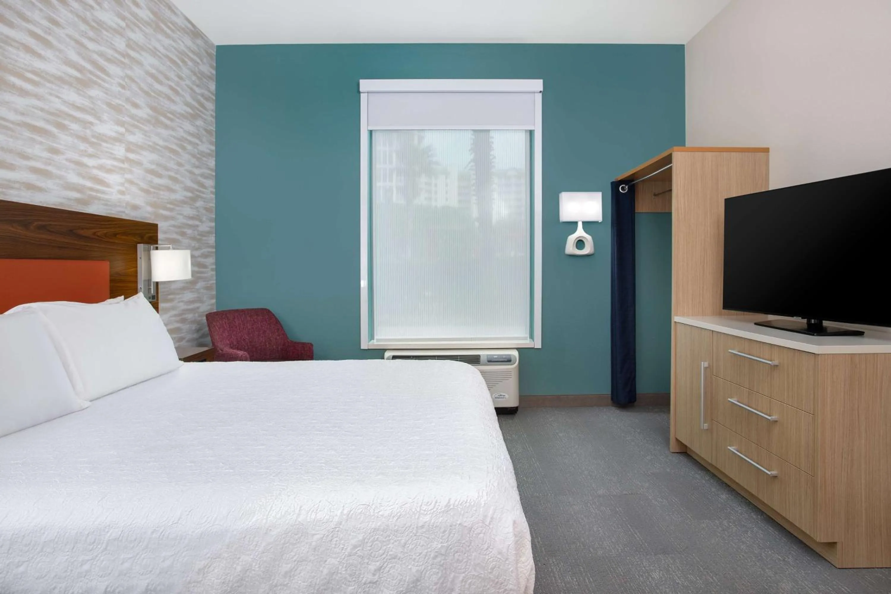 Bed in Home2 Suites by Hilton Destin