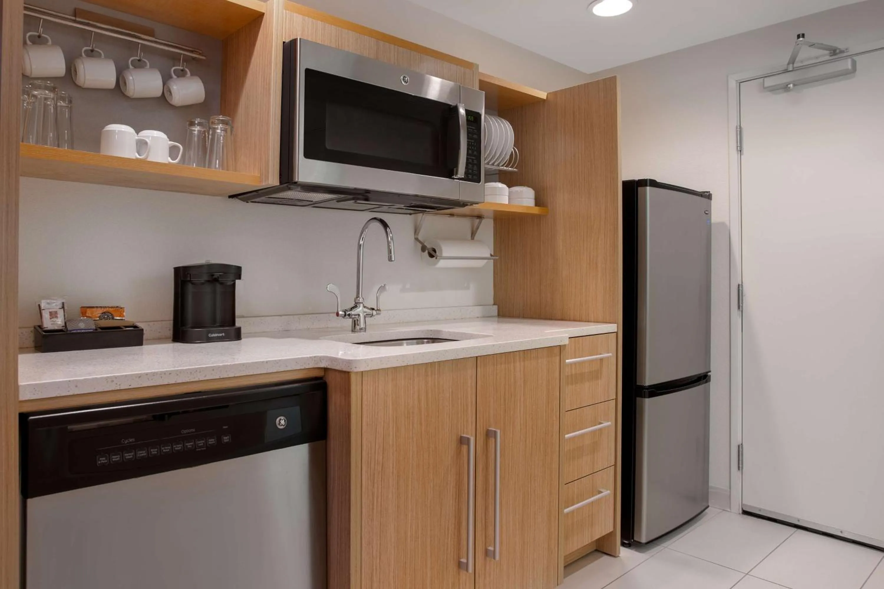 Coffee/tea facilities in Home2 Suites by Hilton Destin