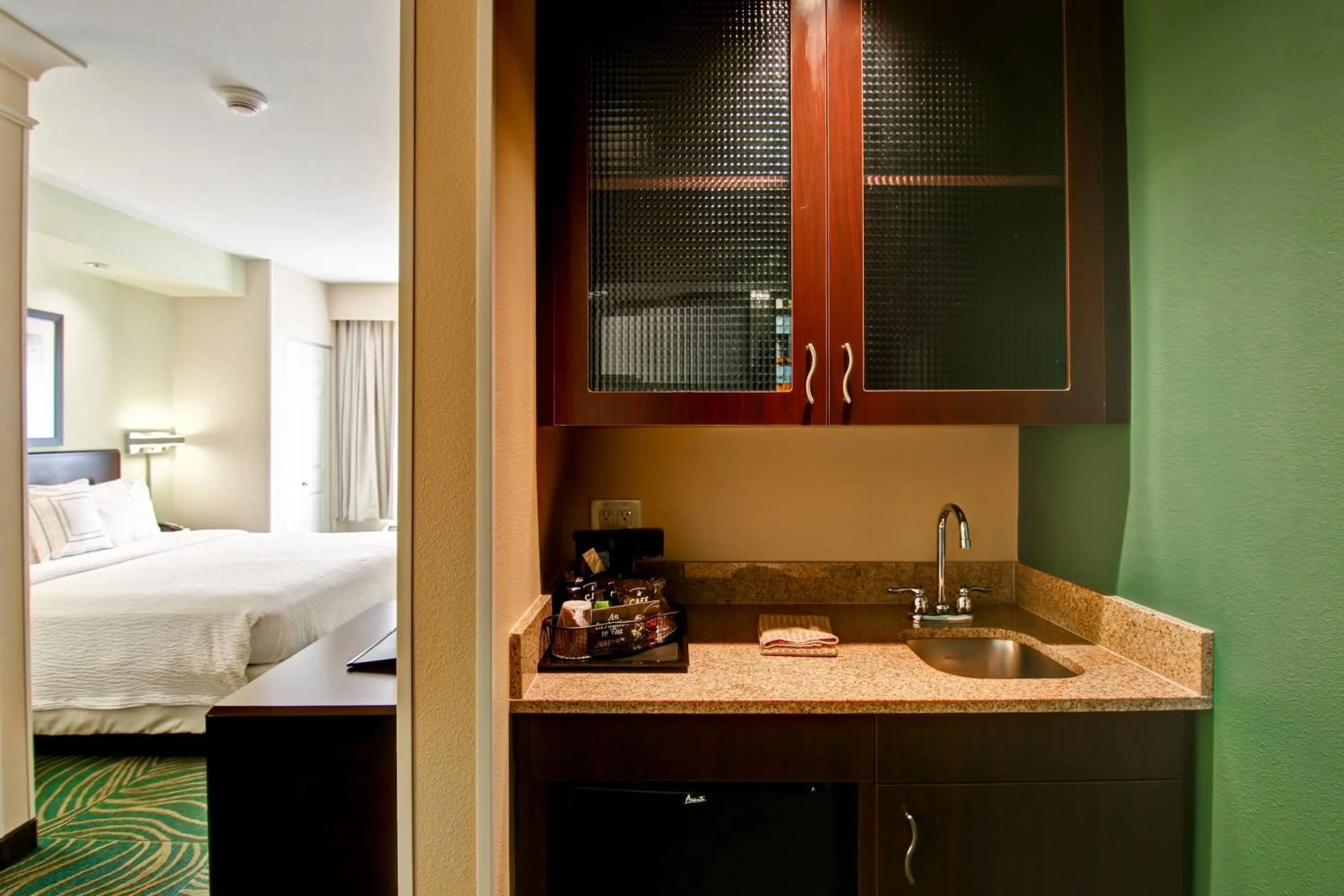 Lounge or bar, Bed in SpringHill Suites Fresno