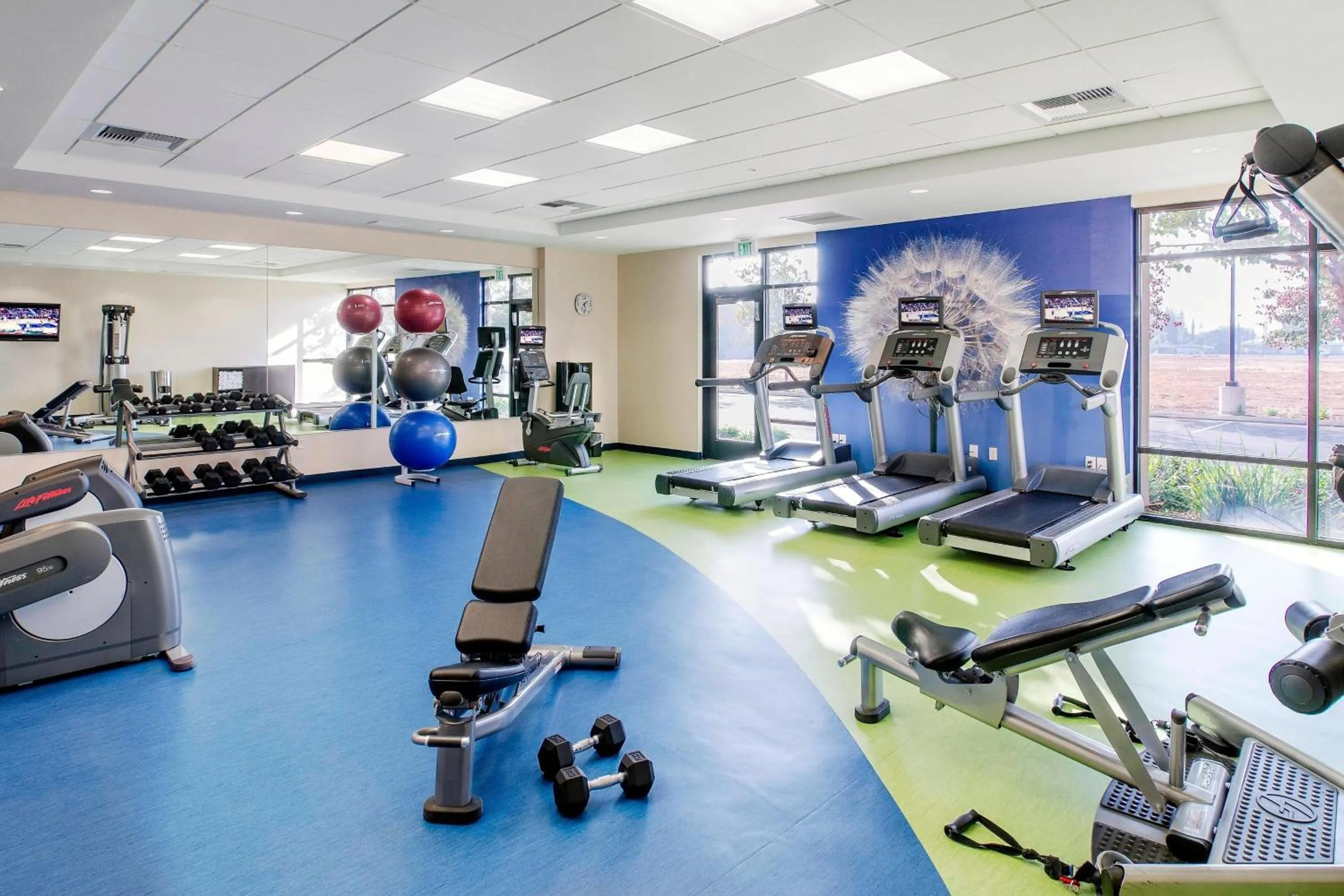 Fitness centre/facilities in SpringHill Suites Fresno