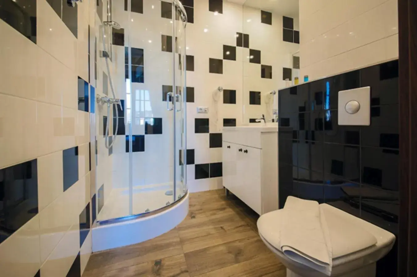 Double or Twin Room with Private Bathroom in Boogie ApartHouse Old Town Double or Twin Room with Private Bathroom in Boogie ApartHouse Old Town