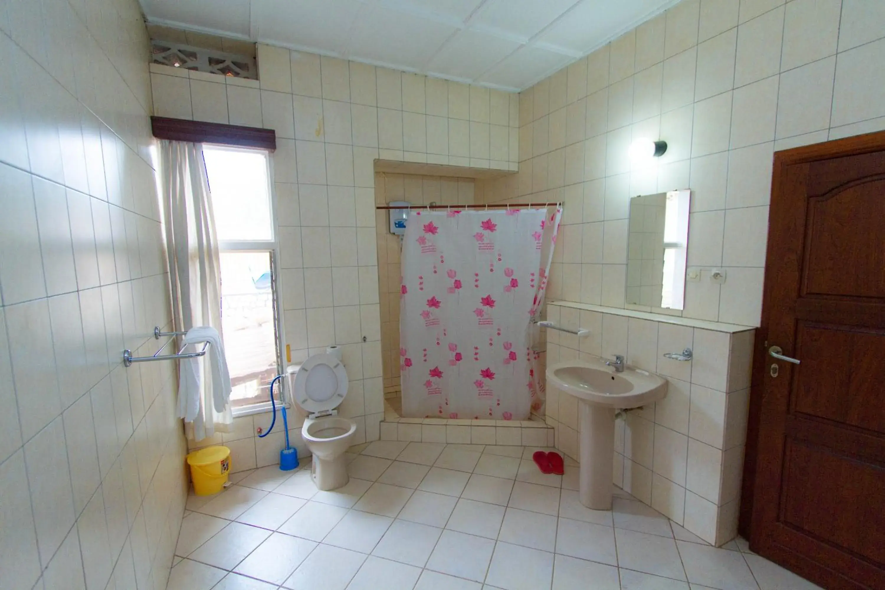 Bathroom in Kings Hospitality Centre Bathroom in Kings Hospitality Centre