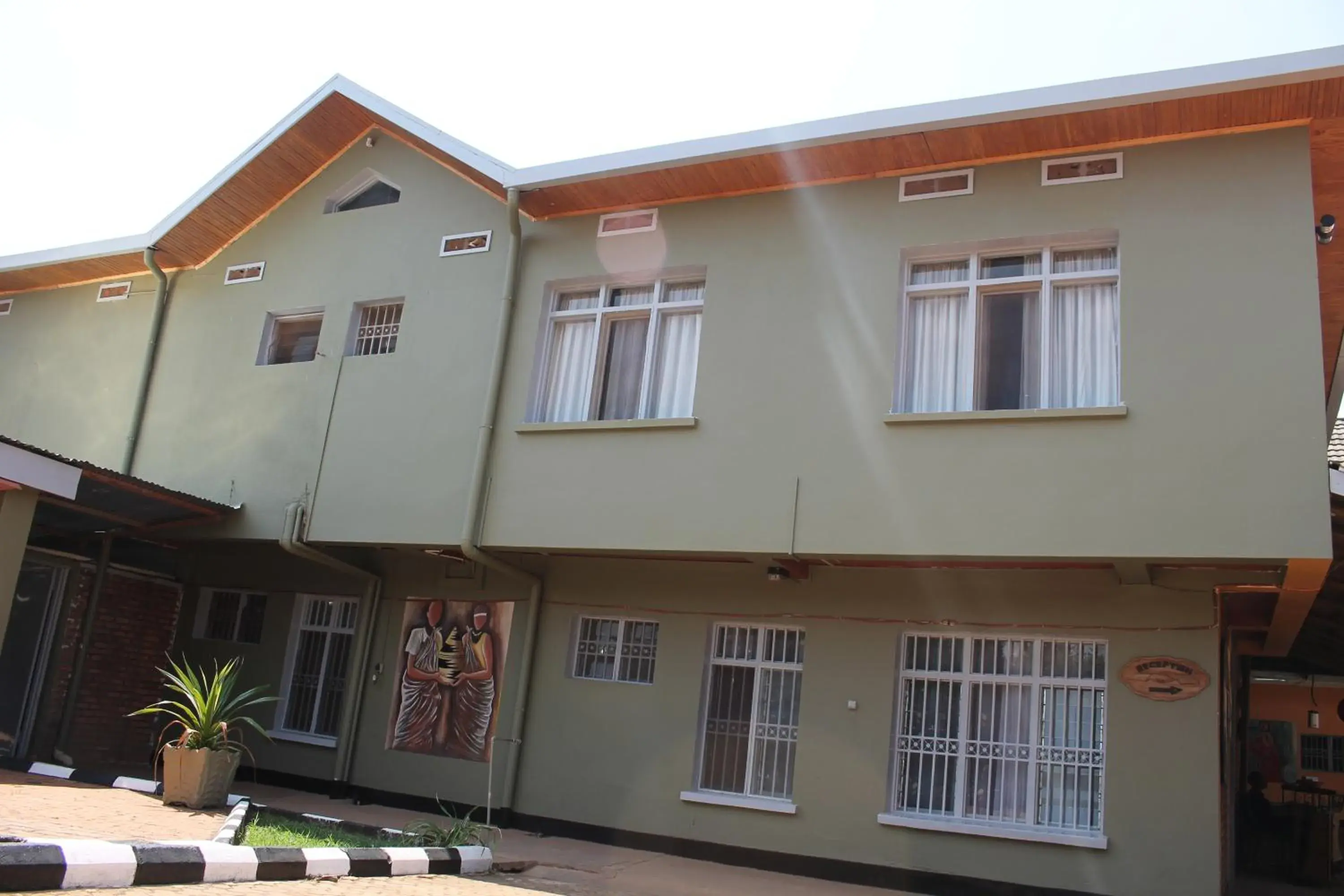 Facade/entrance in Kings Hospitality Centre Facade/entrance in Kings Hospitality Centre