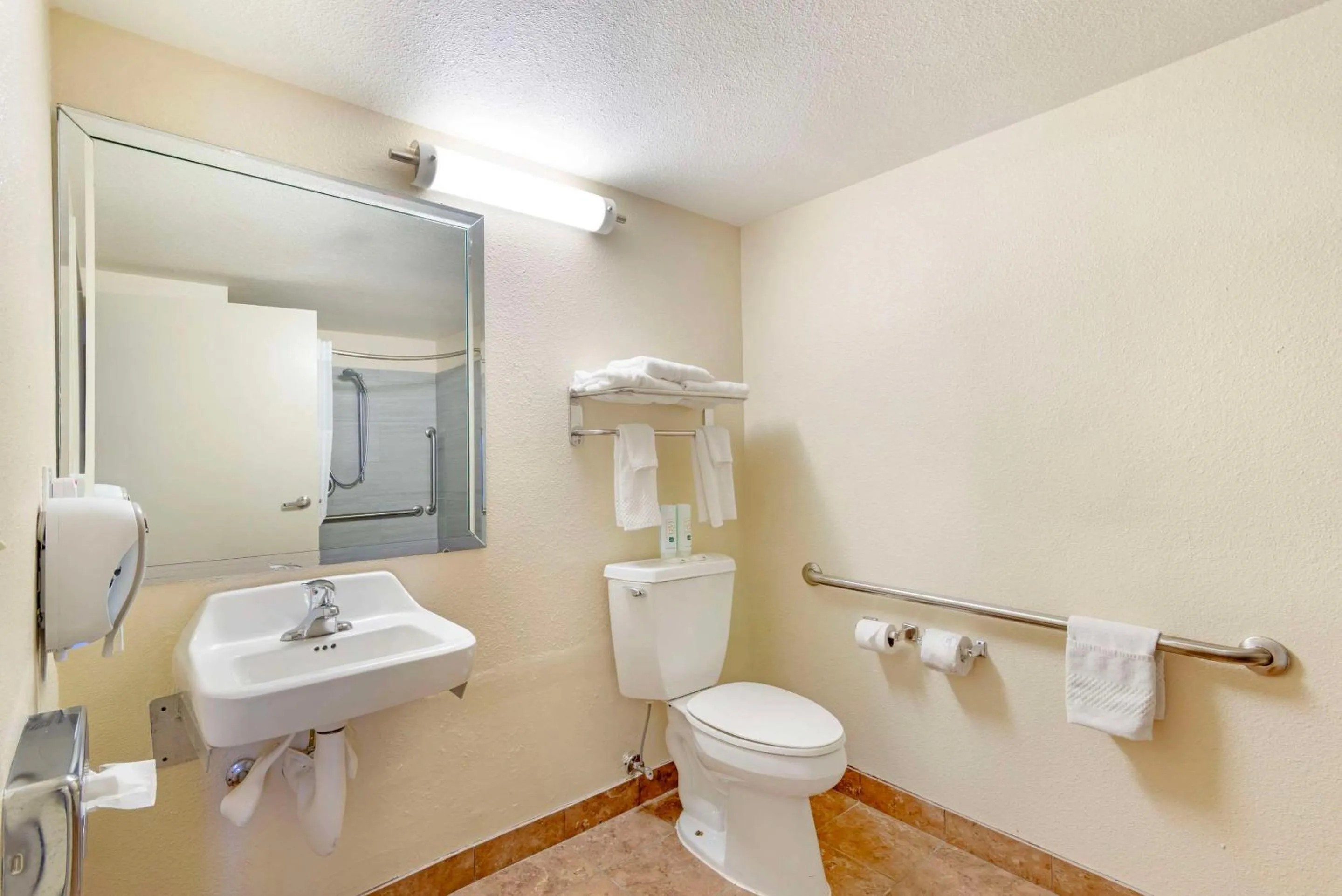 Bedroom in Quality Inn Valley - West Point