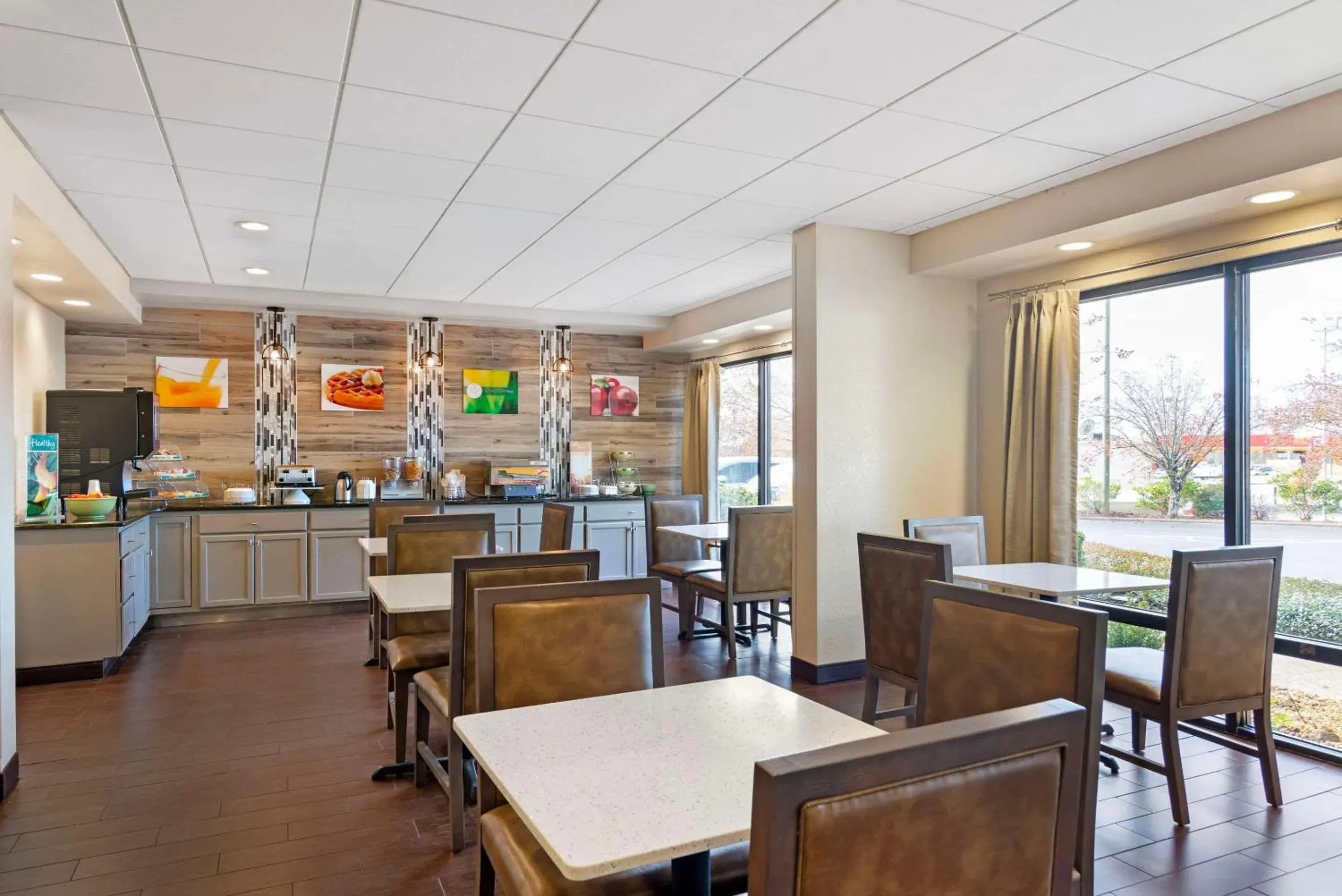 Breakfast in Quality Inn Valley - West Point Breakfast in Quality Inn Valley - West Point