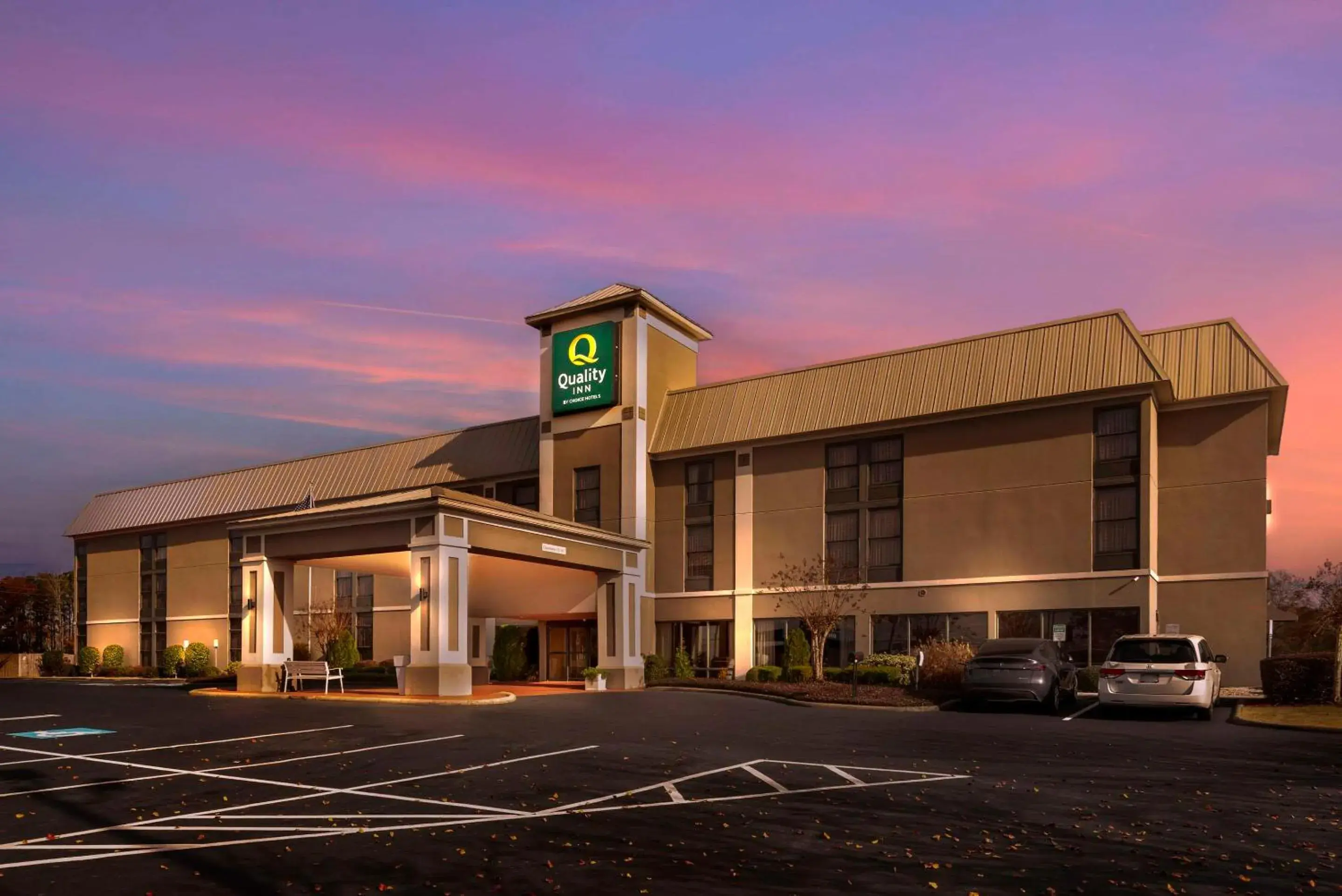 Property building in Quality Inn Valley - West Point Property building in Quality Inn Valley - West Point