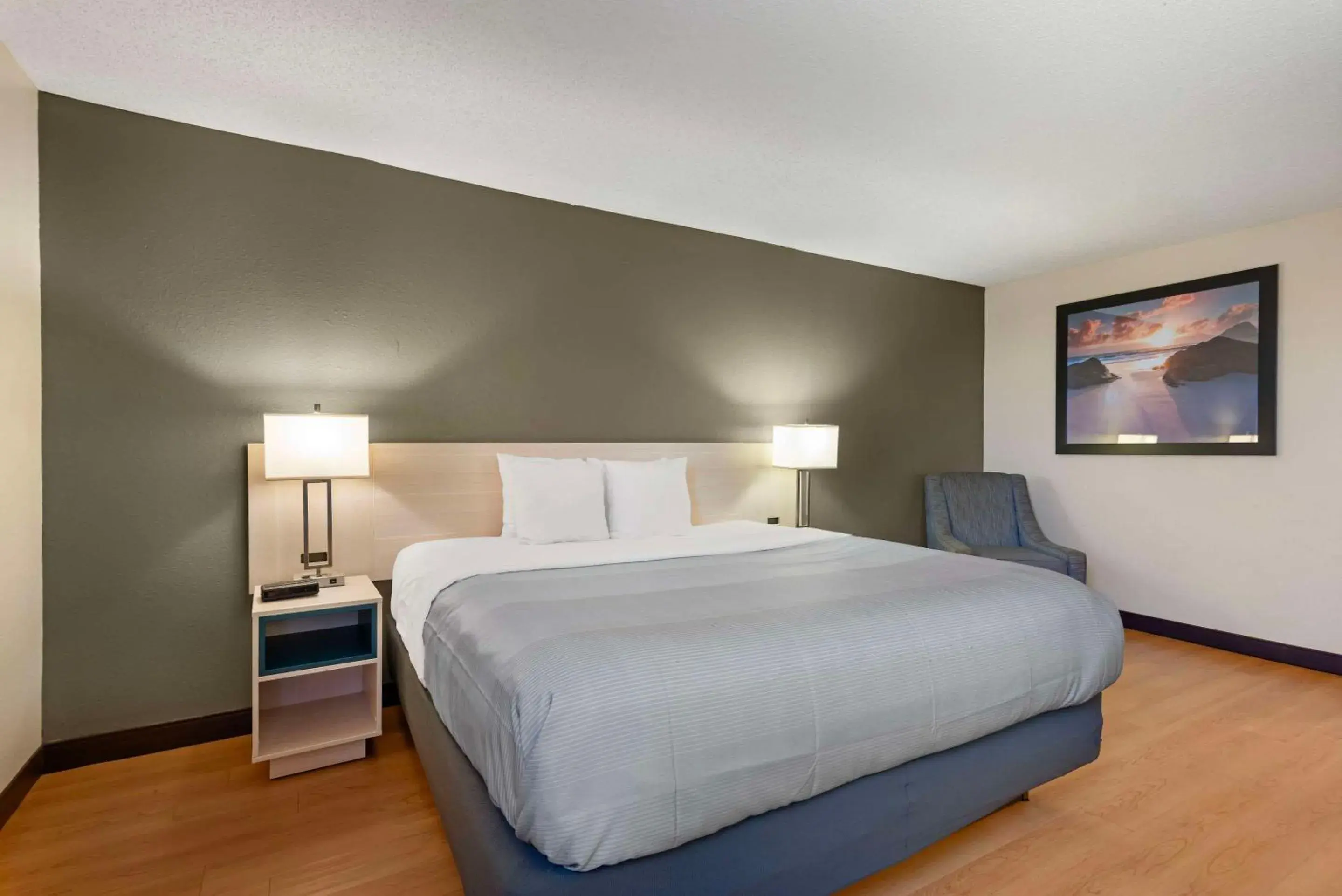 Bedroom, Bed in Quality Inn Valley - West Point Bedroom, Bed in Quality Inn Valley - West Point