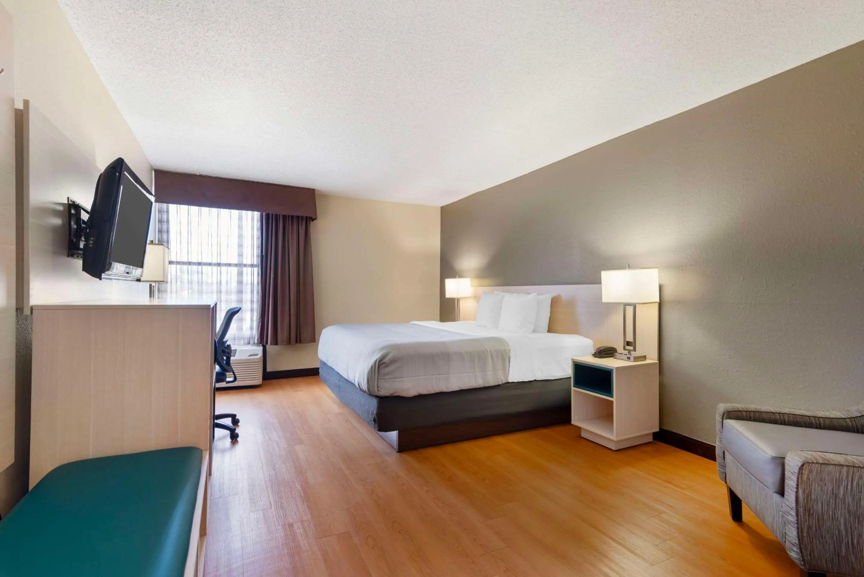 Bedroom, Bed in Quality Inn Valley - West Point