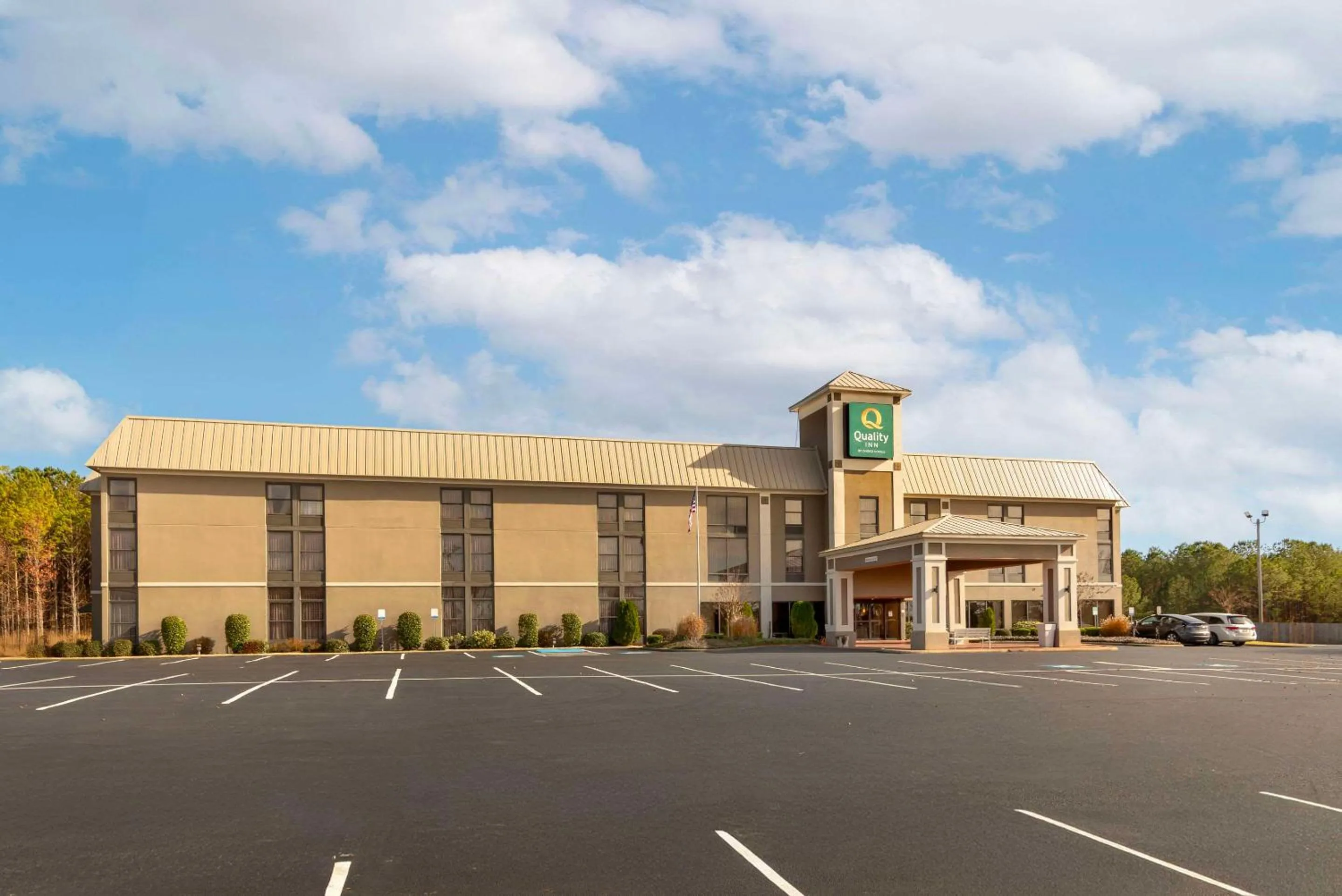 Property building in Quality Inn Valley - West Point