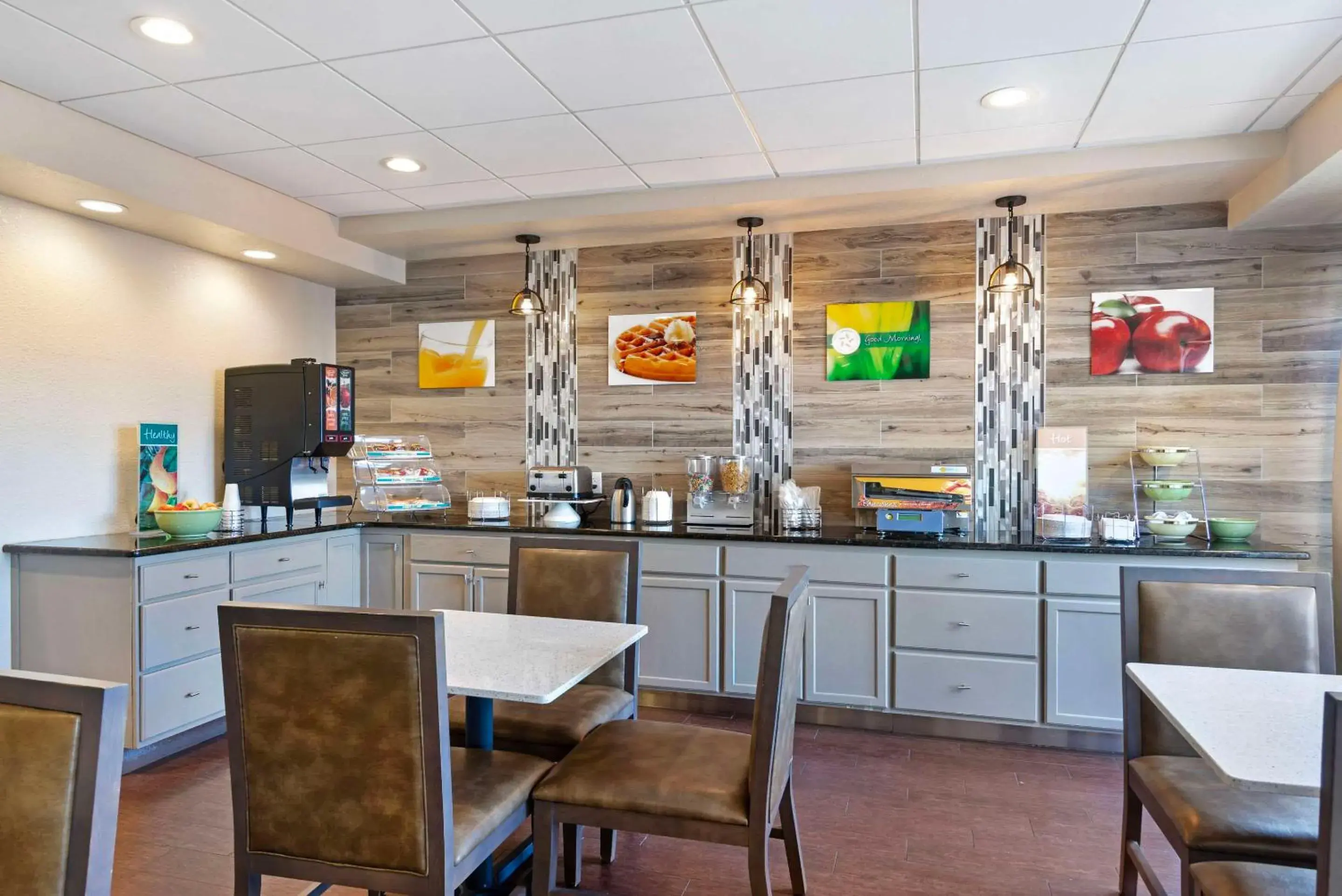 Breakfast in Quality Inn Valley - West Point Breakfast in Quality Inn Valley - West Point