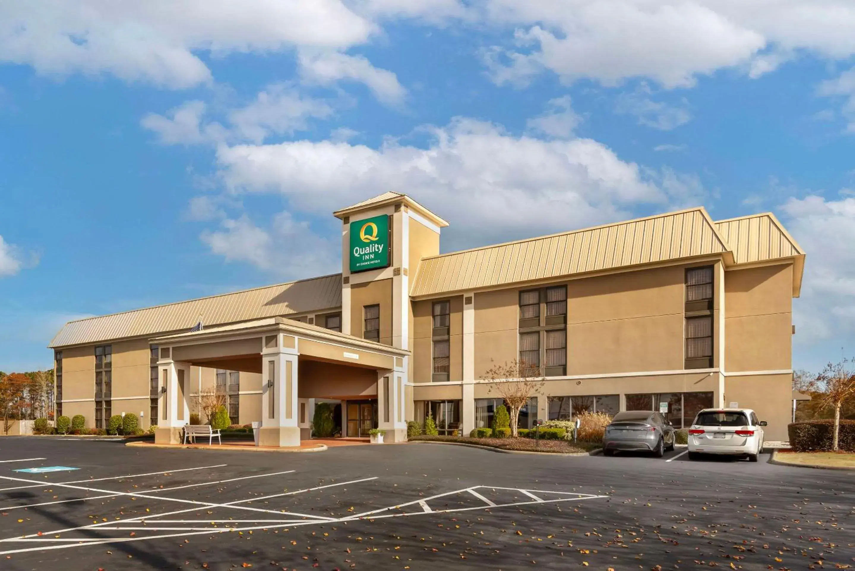 Property building in Quality Inn Valley - West Point Property building in Quality Inn Valley - West Point