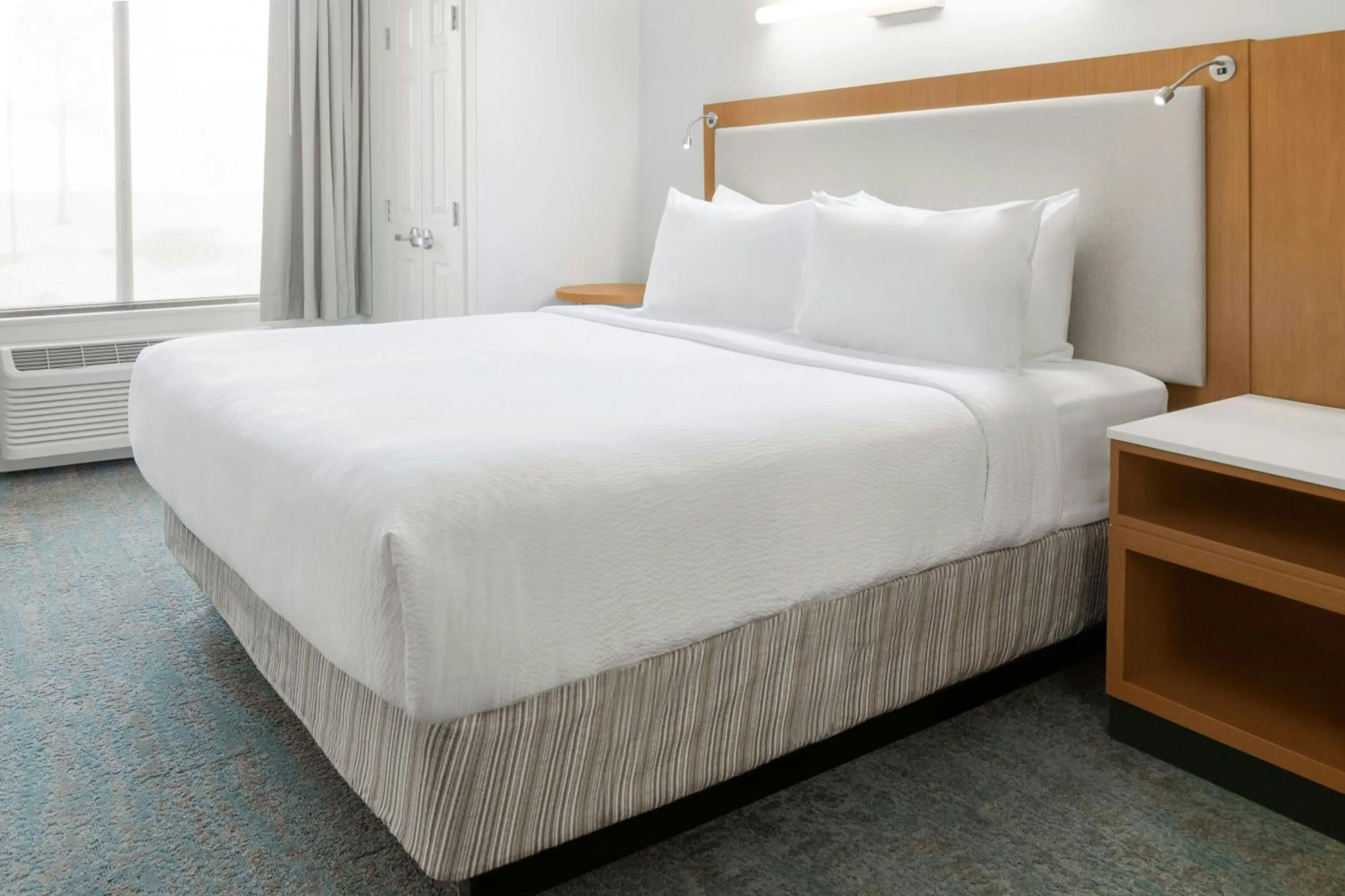Bedroom, Bed in SpringHill Suites Detroit Auburn Hills