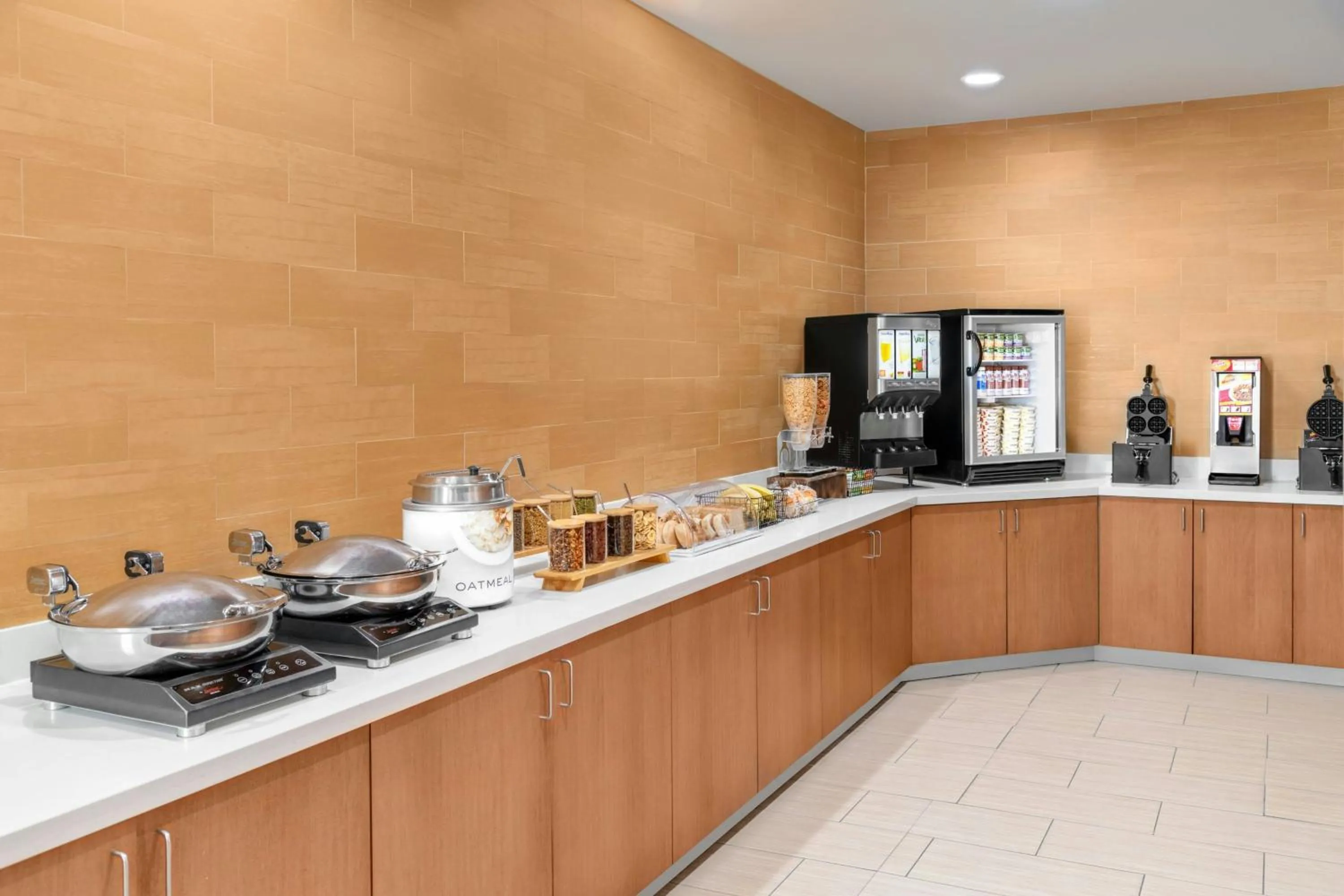 Breakfast in SpringHill Suites Detroit Auburn Hills