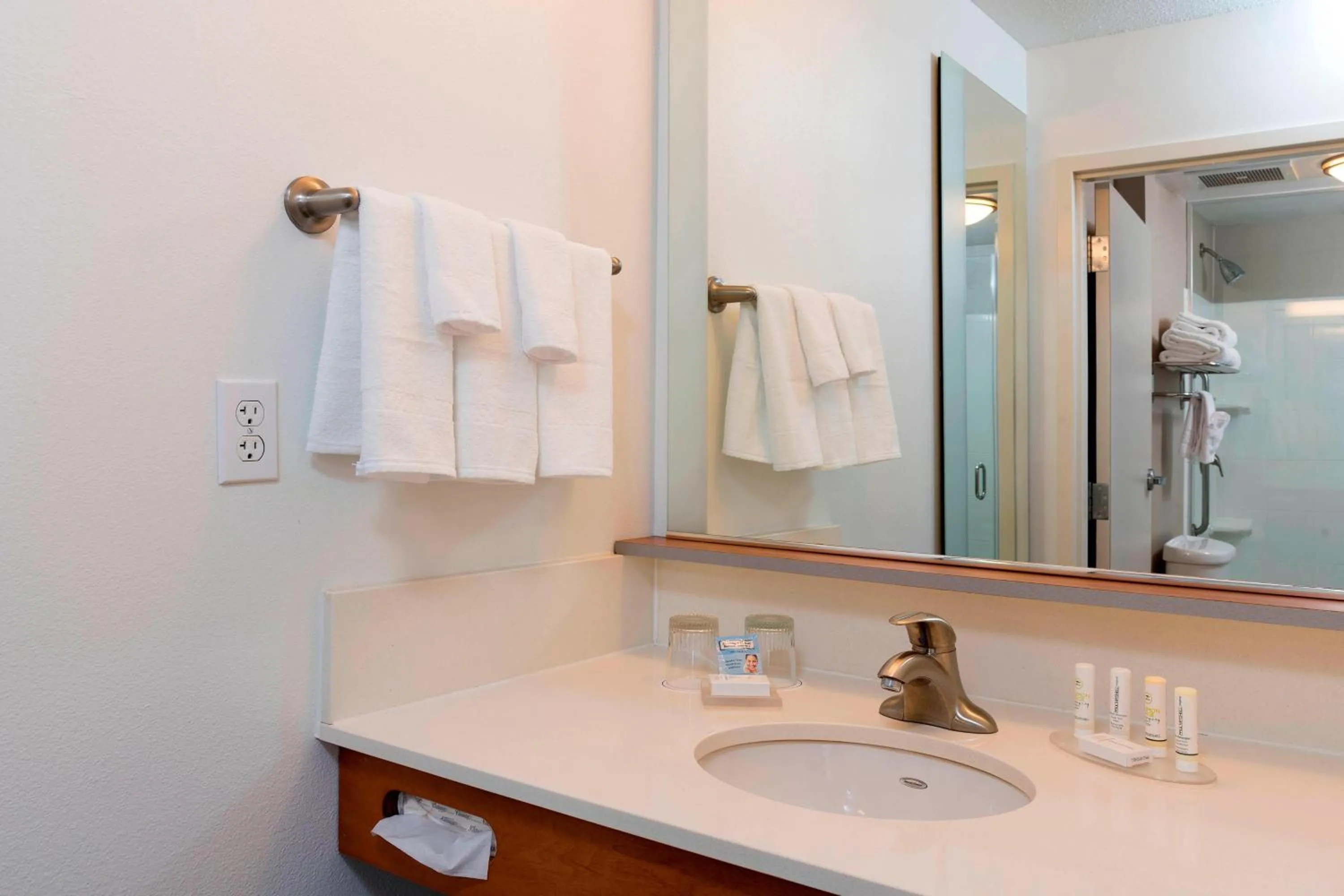 Bathroom in SpringHill Suites Detroit Auburn Hills