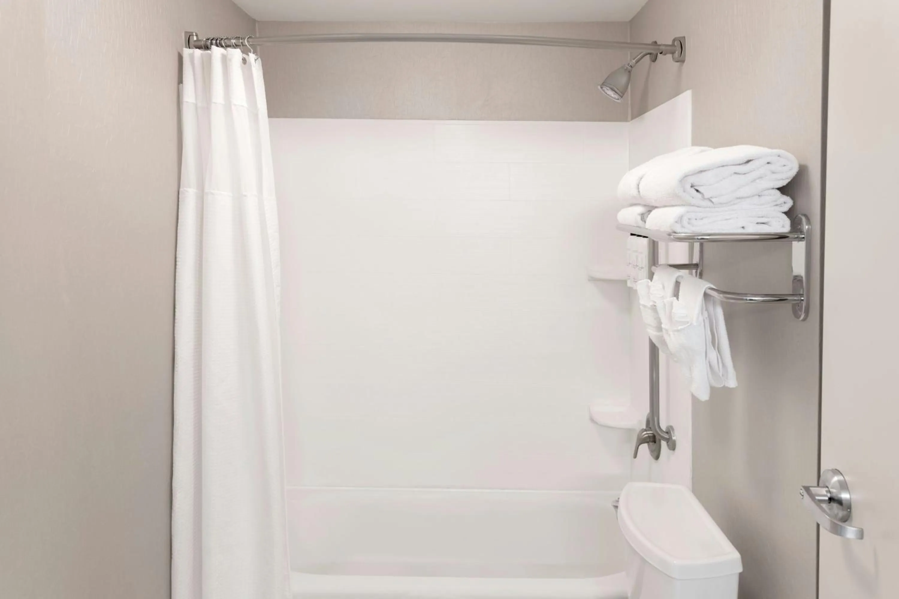 Bathroom in SpringHill Suites Detroit Auburn Hills