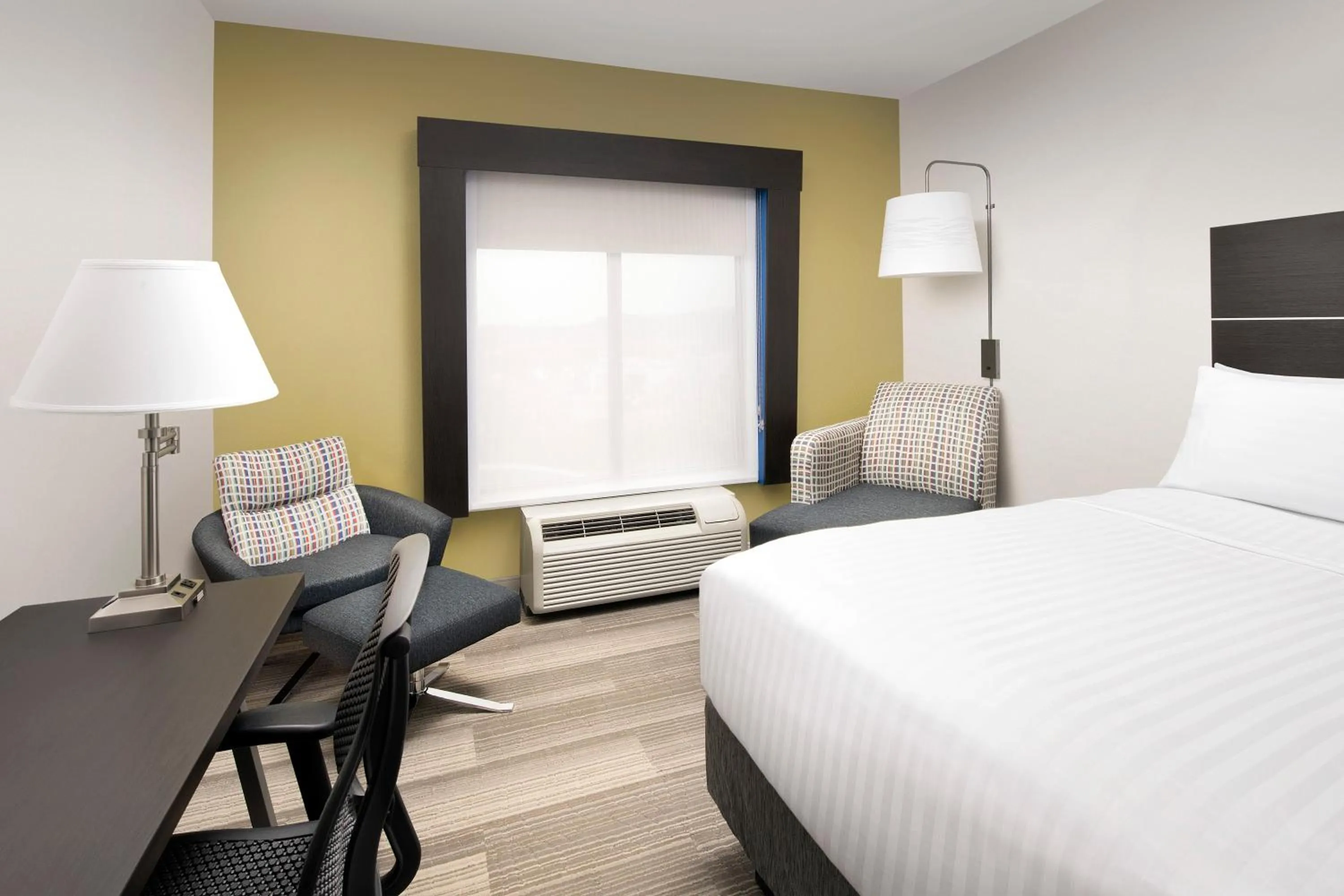 Bedroom, Bed in Holiday Inn Express Knoxville-Strawberry Plains by IHG