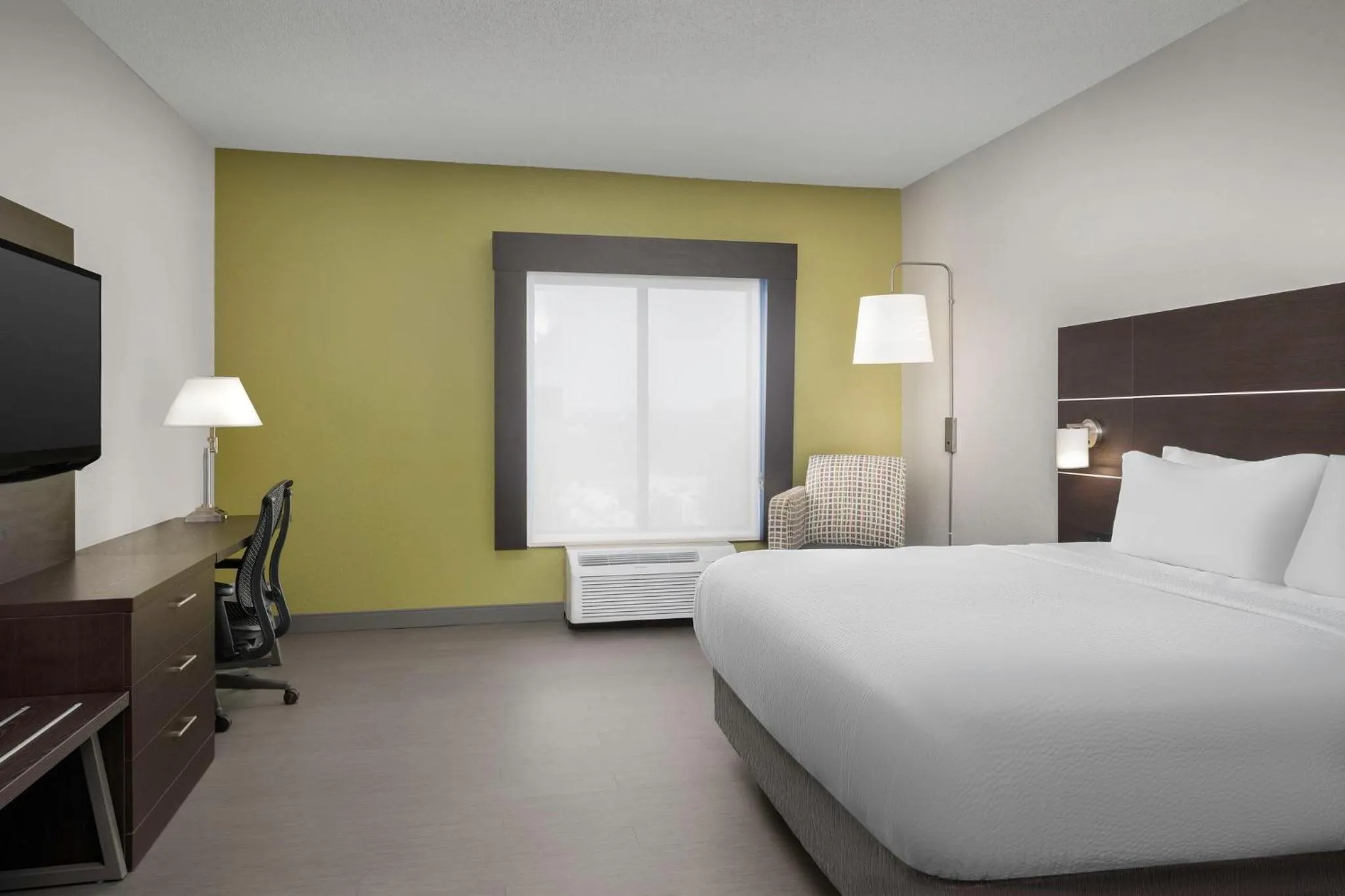 Photo of the whole room, Bed in Holiday Inn Express Knoxville-Strawberry Plains by IHG