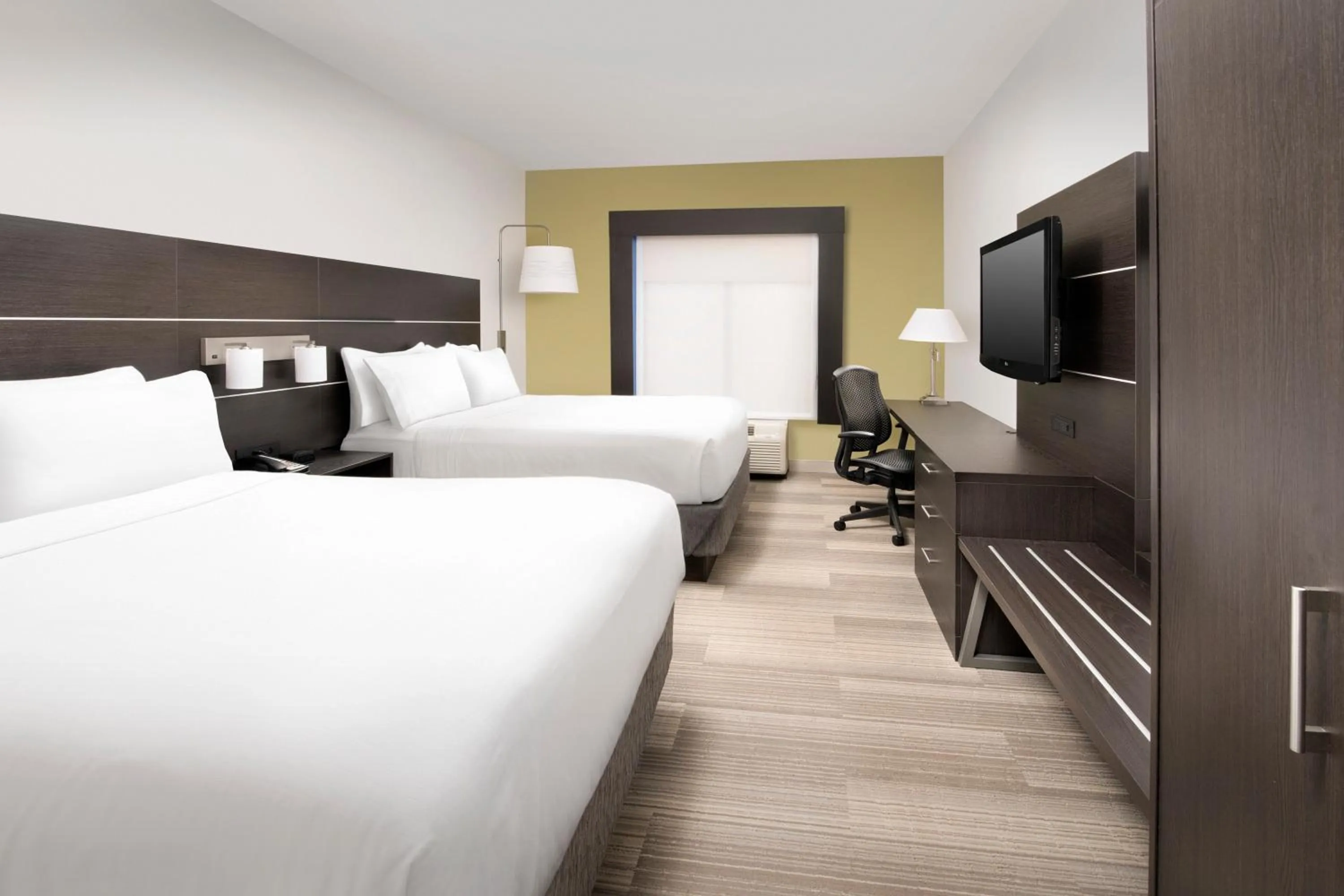 Photo of the whole room, Bed in Holiday Inn Express Knoxville-Strawberry Plains by IHG