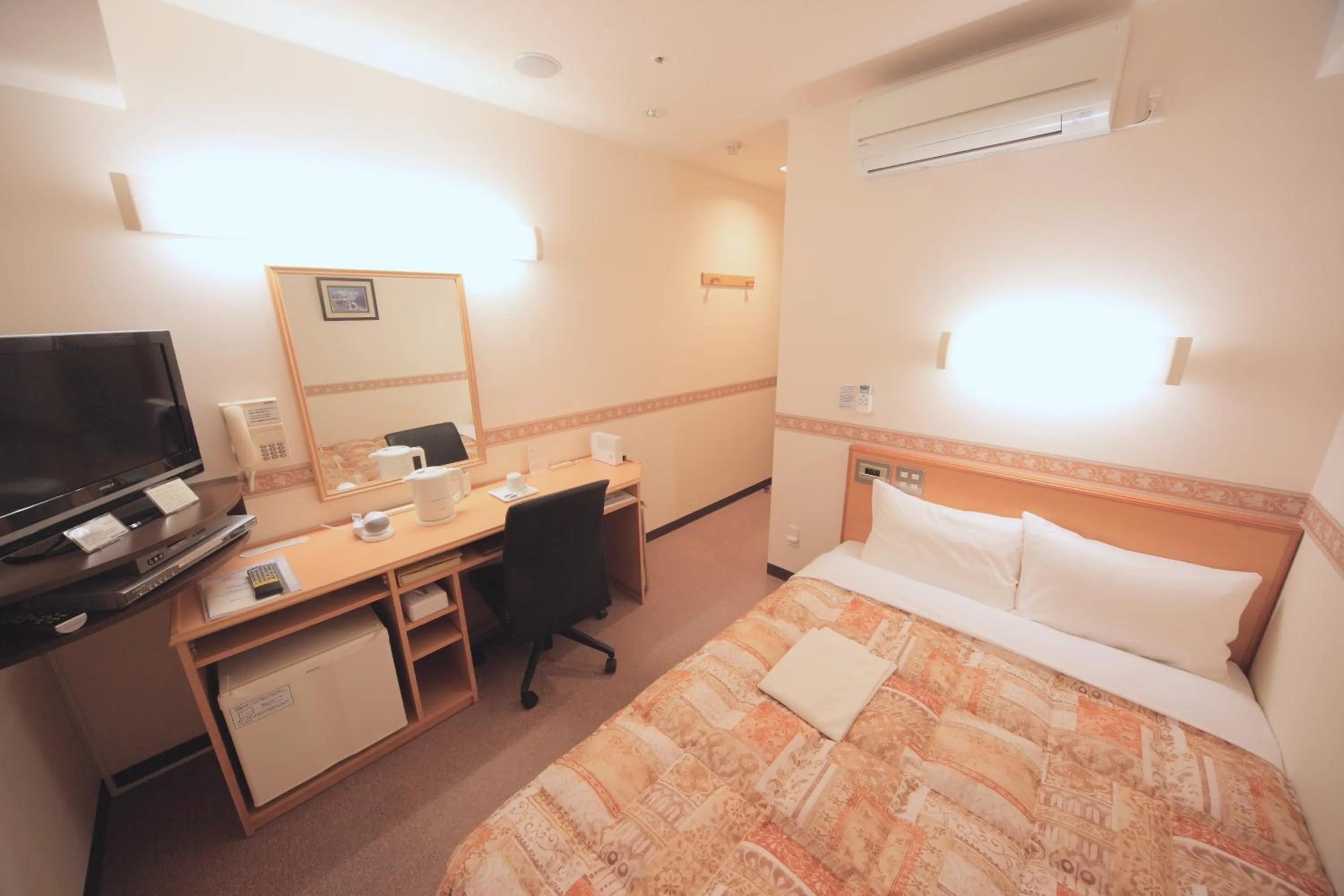 Bed in Life Inn Katsuta Station West