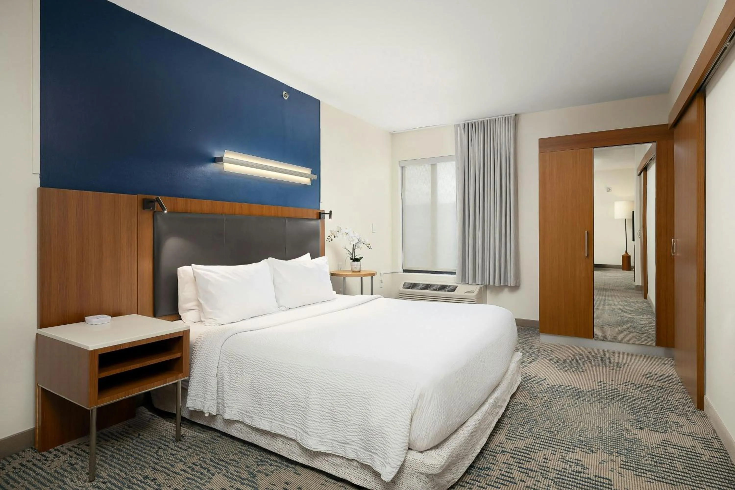 Photo of the whole room, Bed in SpringHill Suites by Marriott McAllen Convention Center