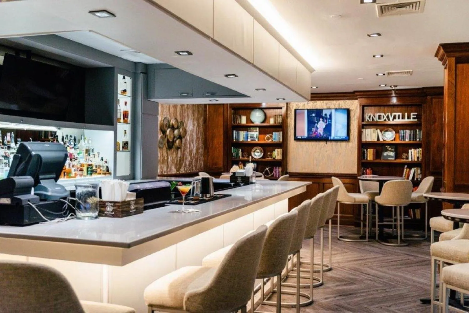 Lounge or bar in Crowne Plaza Knoxville Downtown University by IHG