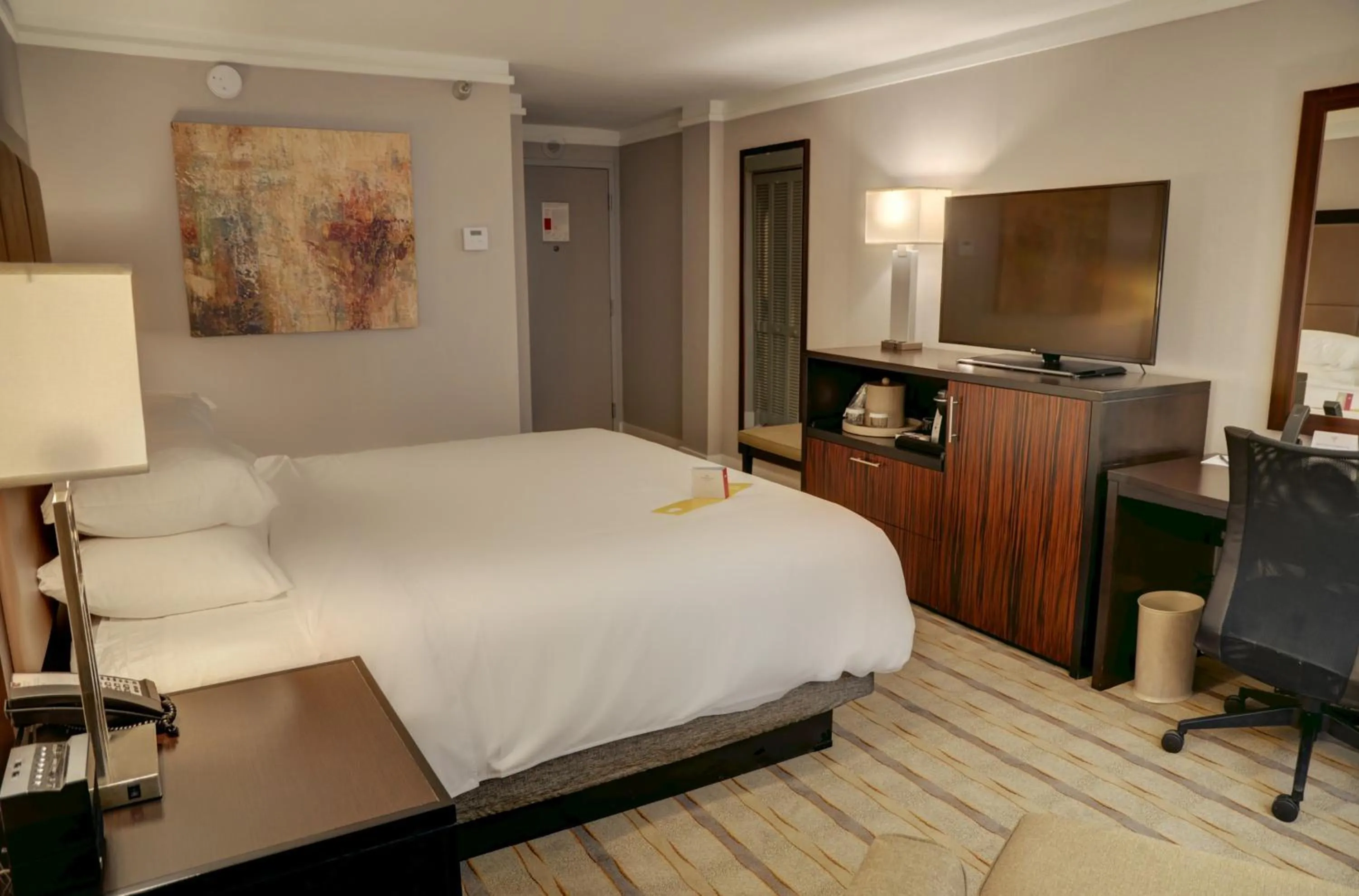 Photo of the whole room, Bed in Crowne Plaza Knoxville Downtown University by IHG