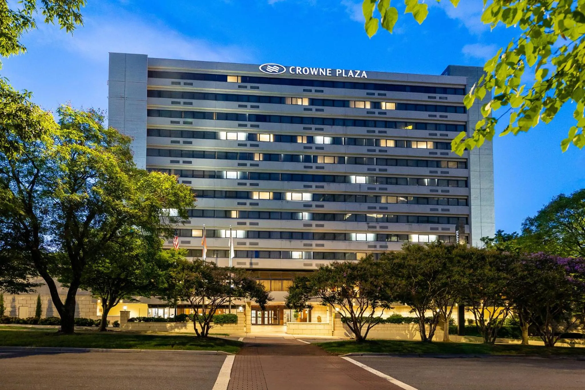 Property building in Crowne Plaza Knoxville Downtown University by IHG