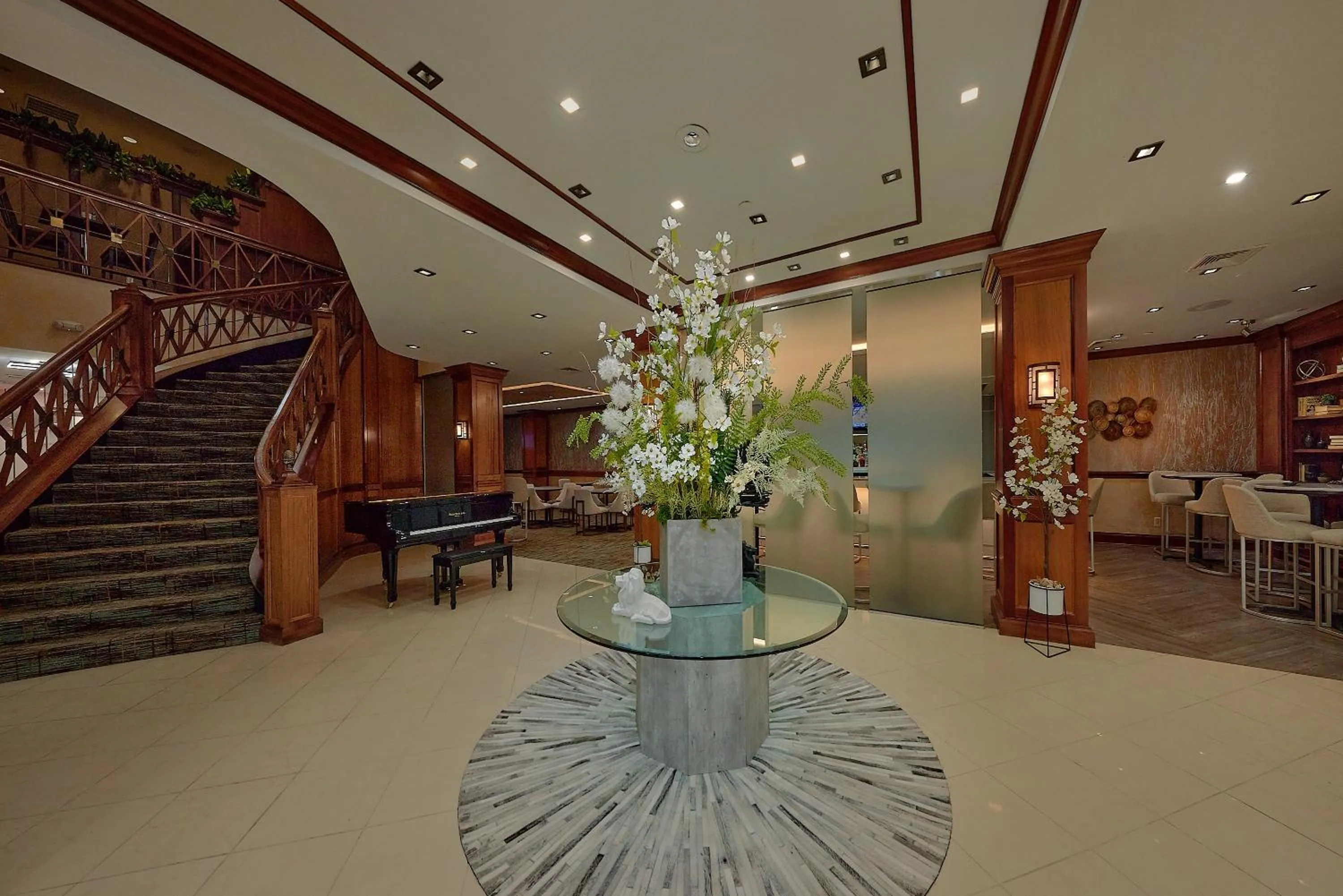 Property building in Crowne Plaza Knoxville Downtown University by IHG