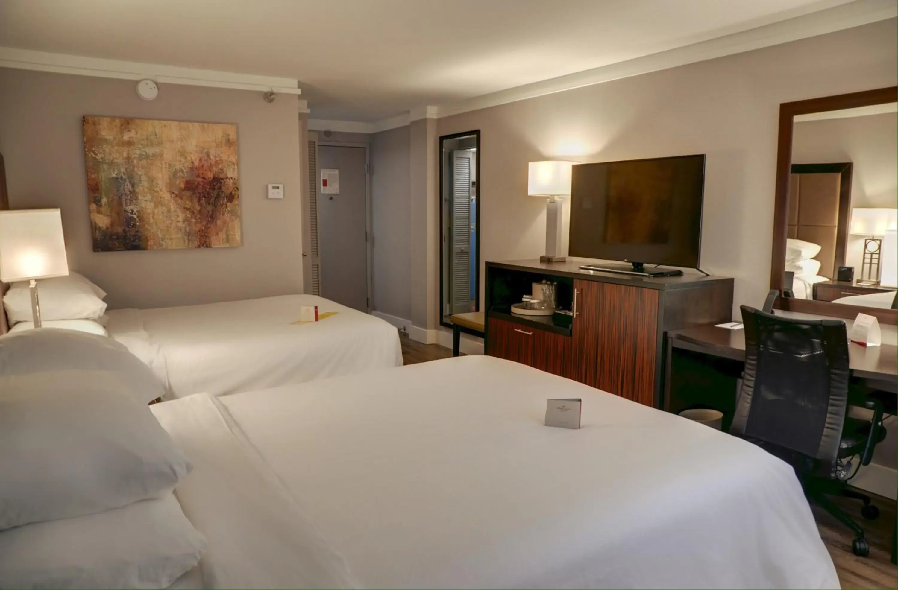 Photo of the whole room, Bed in Crowne Plaza Knoxville Downtown University by IHG Photo of the whole room, Bed in Crowne Plaza Knoxville Downtown University by IHG