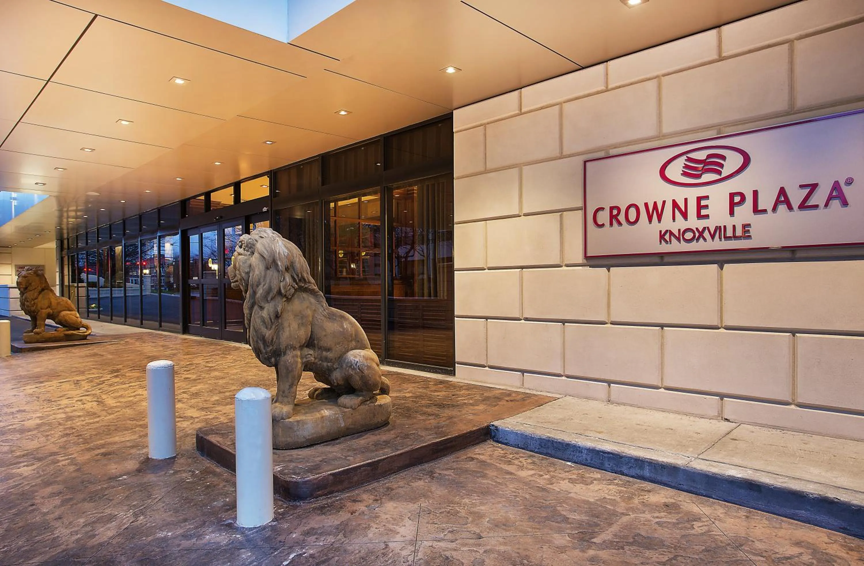 Property building in Crowne Plaza Knoxville Downtown University by IHG
