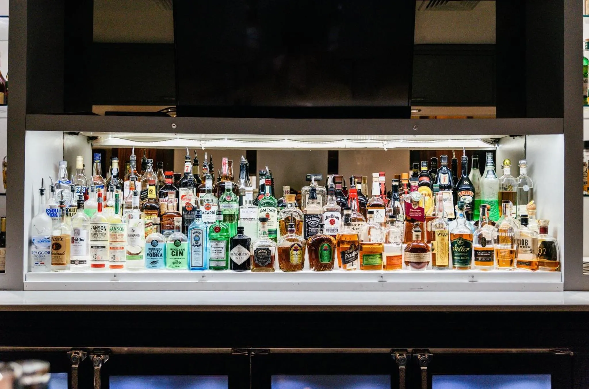 Lounge or bar in Crowne Plaza Knoxville Downtown University by IHG