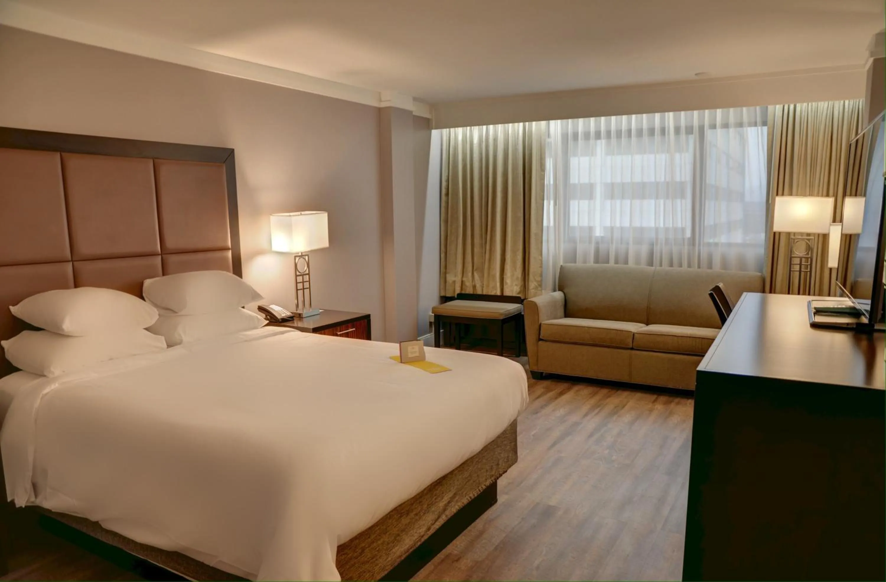 Photo of the whole room, Bed in Crowne Plaza Knoxville Downtown University by IHG