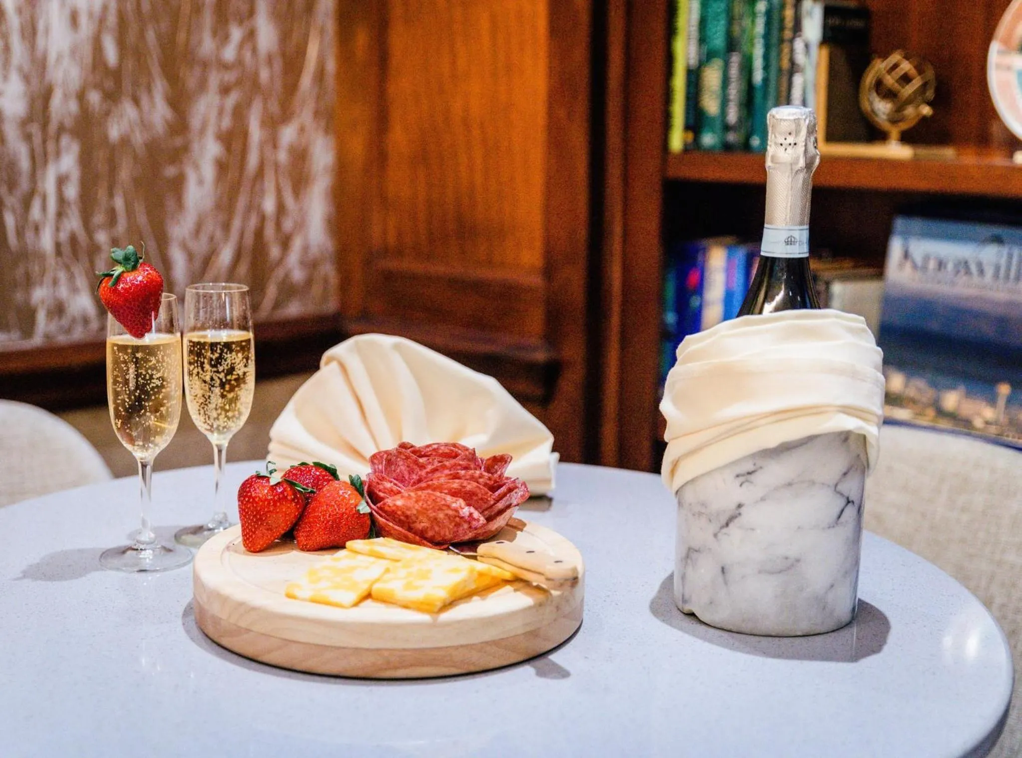 Lounge or bar in Crowne Plaza Knoxville Downtown University by IHG