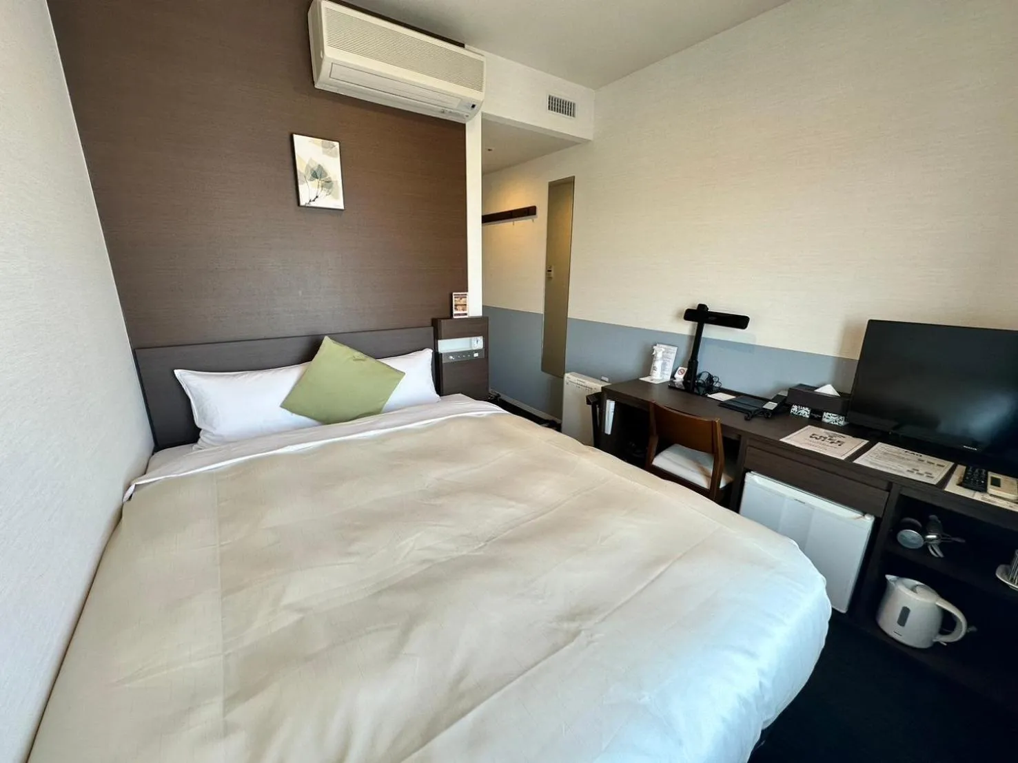 Photo of the whole room, Bed in Hotel Crown Hills Ueno Premier